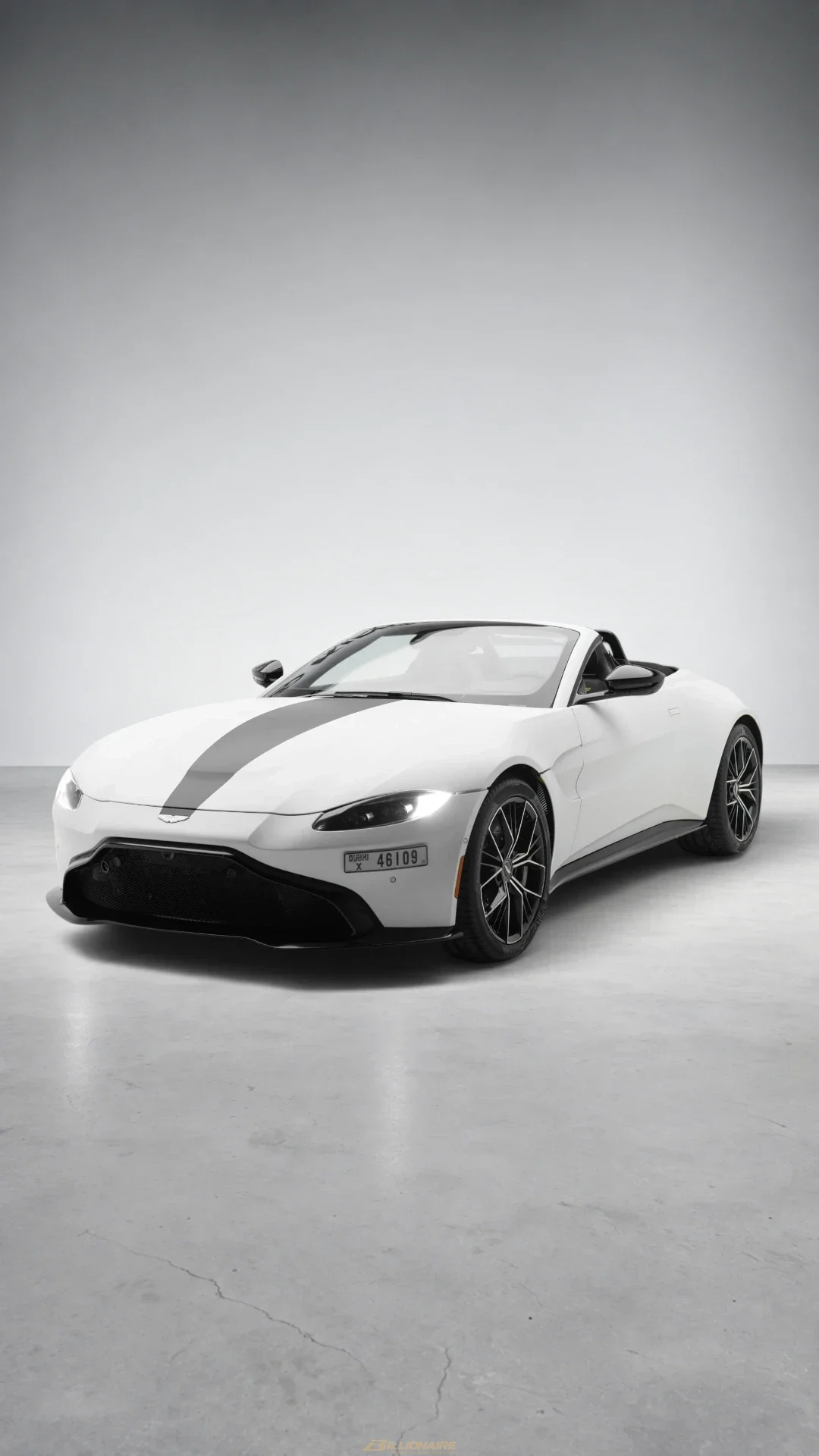 迪拜Aston Martin Vantage Coupe Silver Fox出租
