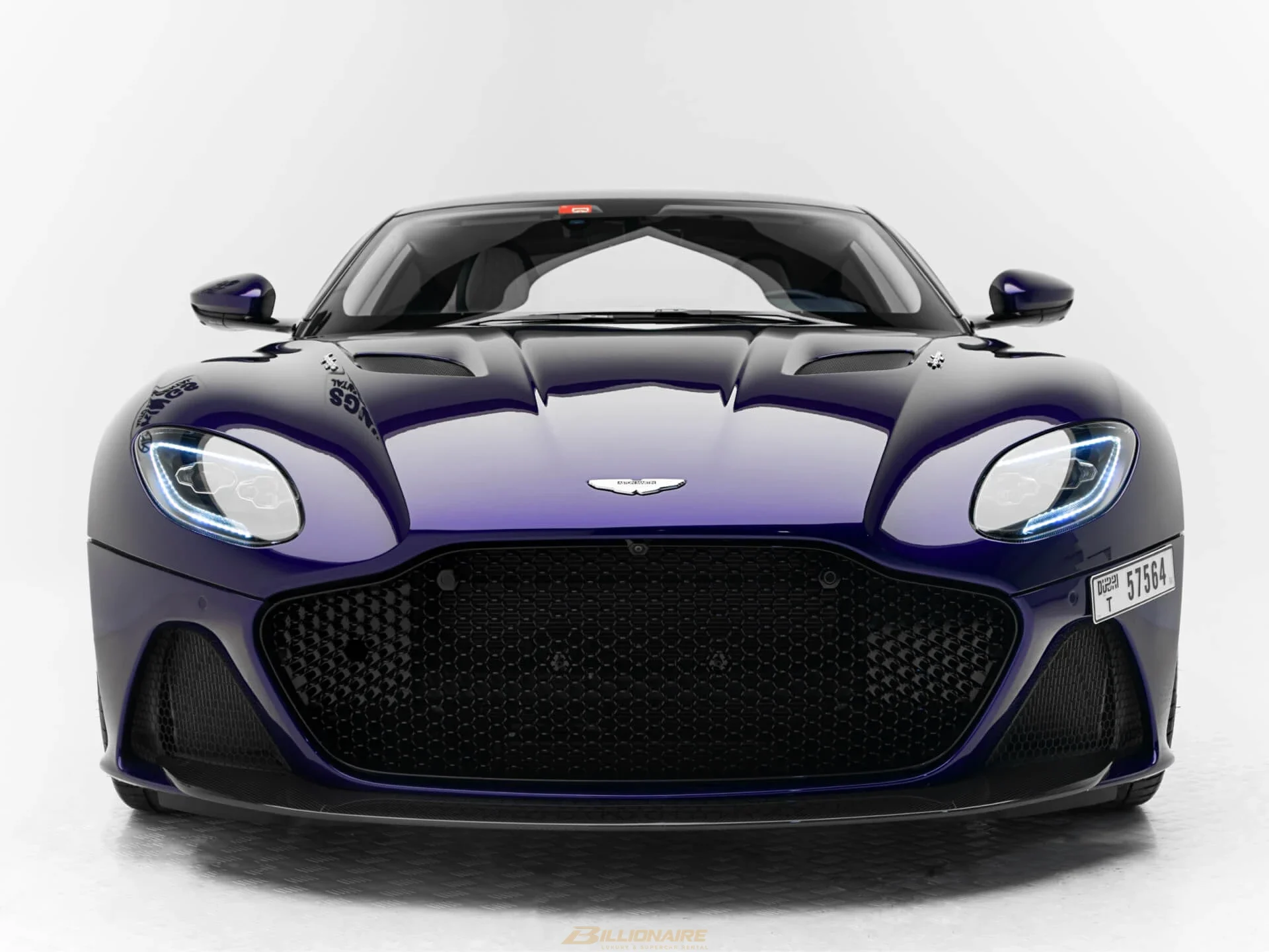 Aston Martin DBS Superleggera Purple mieten in Dubai – Foto 2