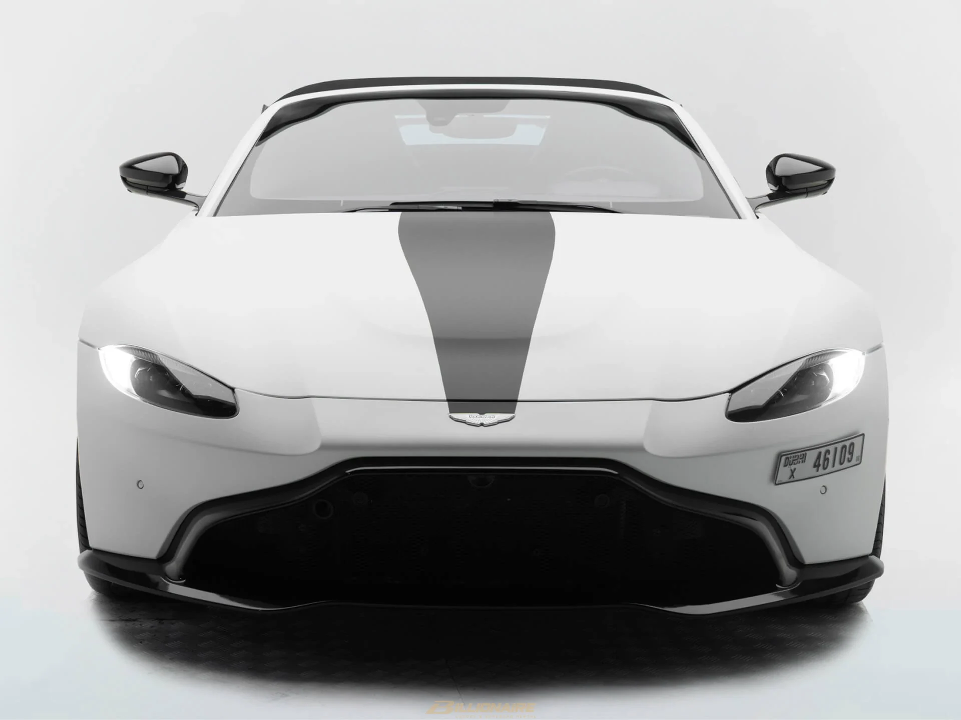 اجاره Aston Martin Vantage Coupe Silver Fox در دبی – تصویر 3
