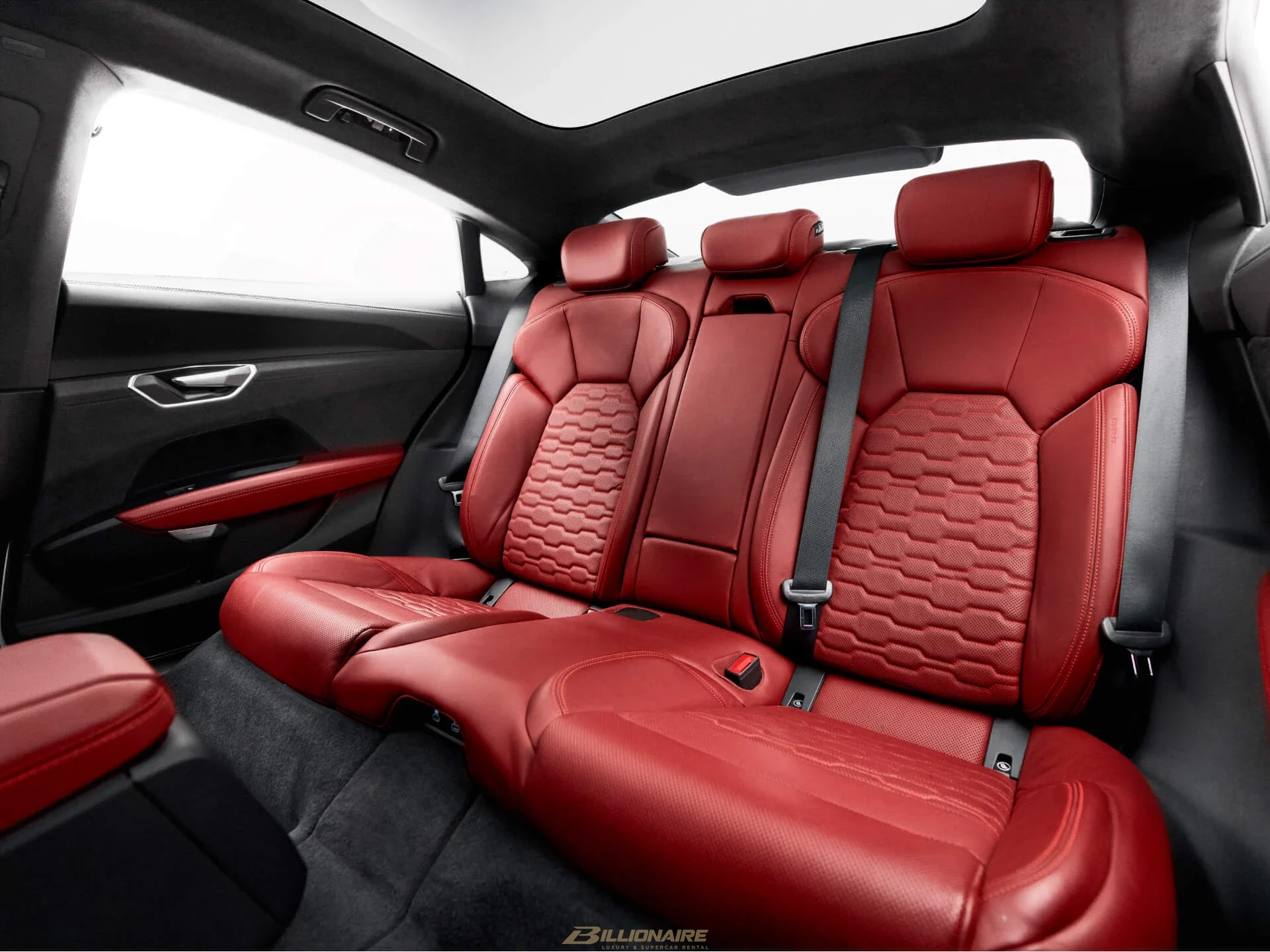 اجاره Audi RS e-tron GT — Stealth Grey در دبی – تصویر 5