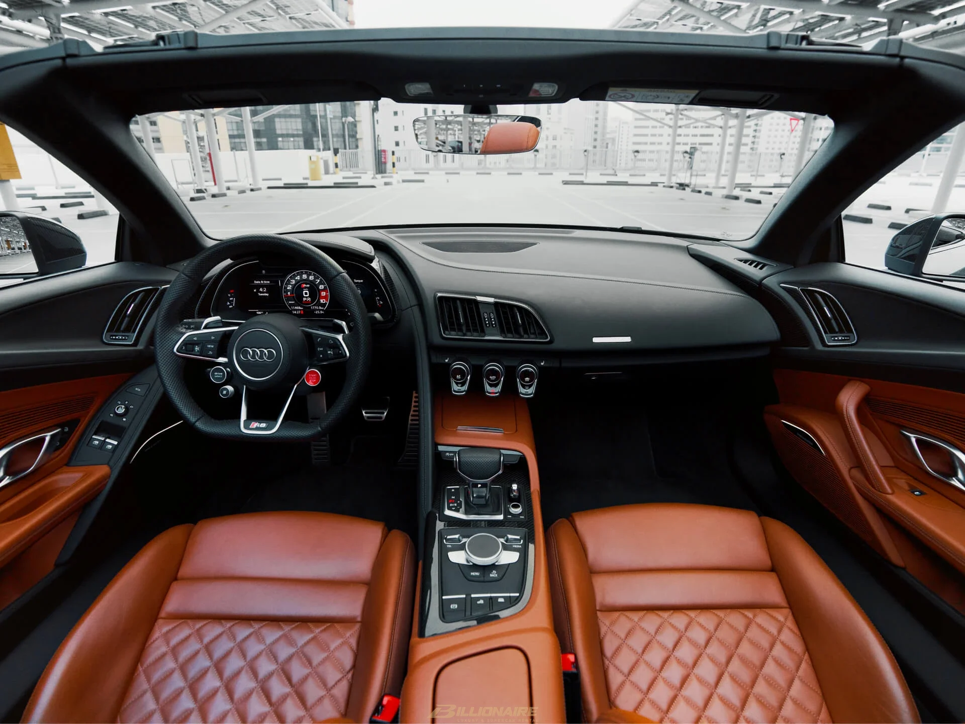 أودي R8 سبايدر V10 بيرفورمانس — أزرق أسكاري للإيجار في دبي – صورة 7