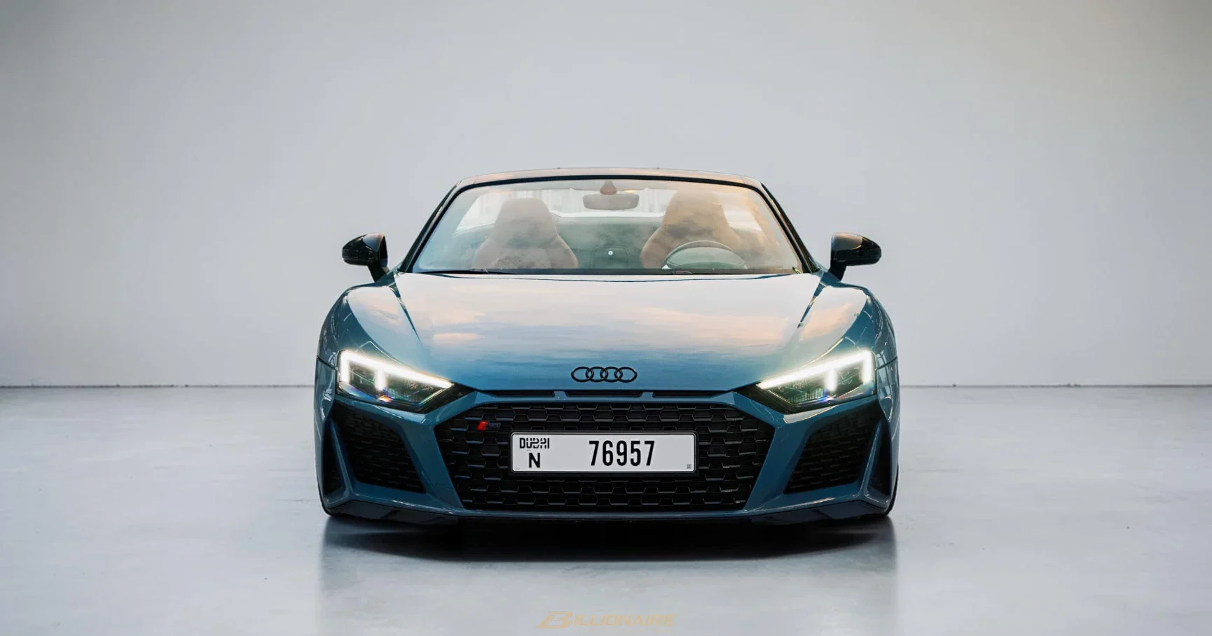 أودي R8 سبايدر V10 بيرفورمانس — أزرق أسكاري للإيجار في دبي – صورة 3