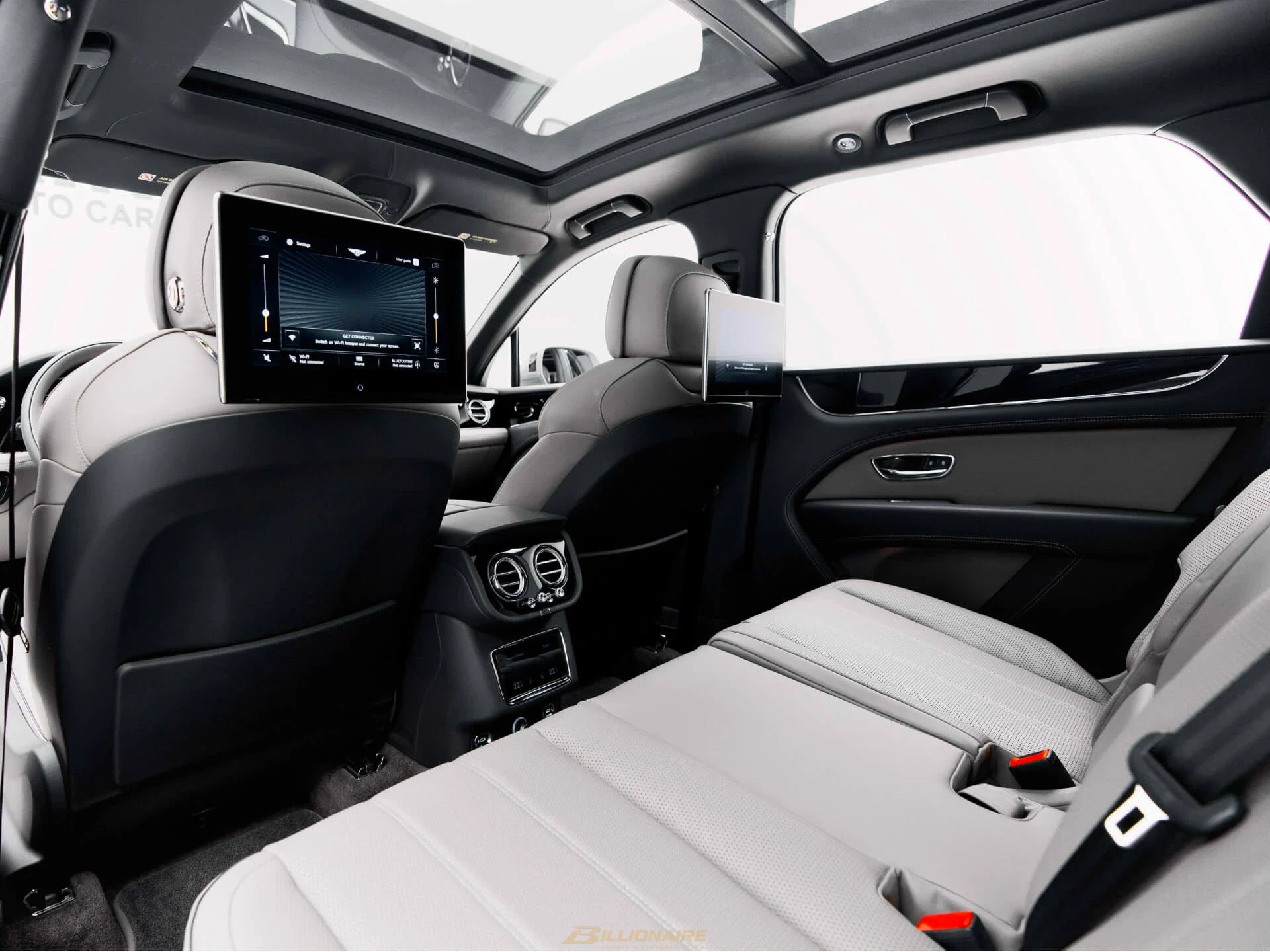 Bentley Bentayga W12 — Tungsten Grey mieten in Dubai – Foto 6