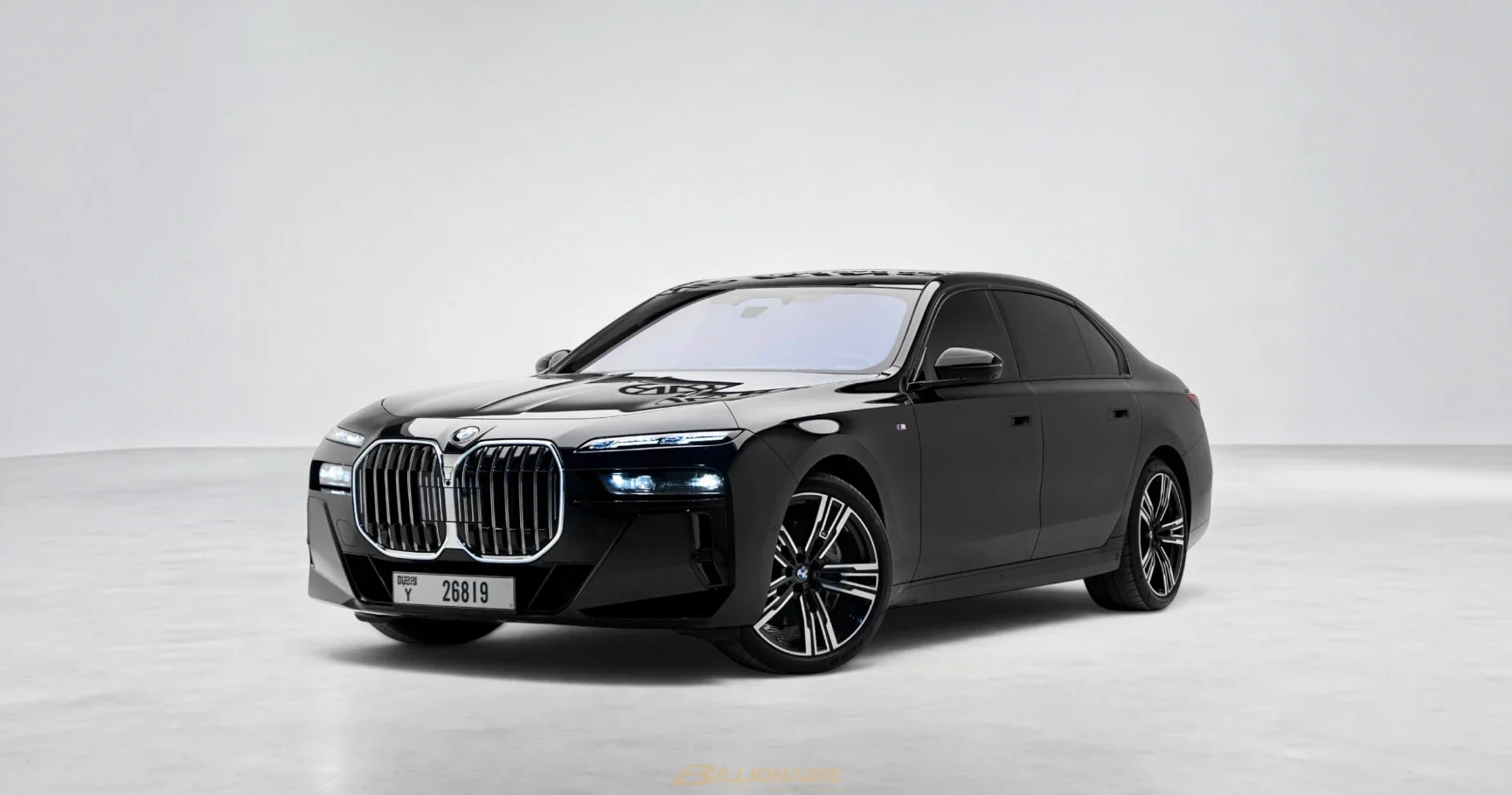 BMW 740i Luxury Sedan — Dravit Grey mieten in Dubai – Foto 1