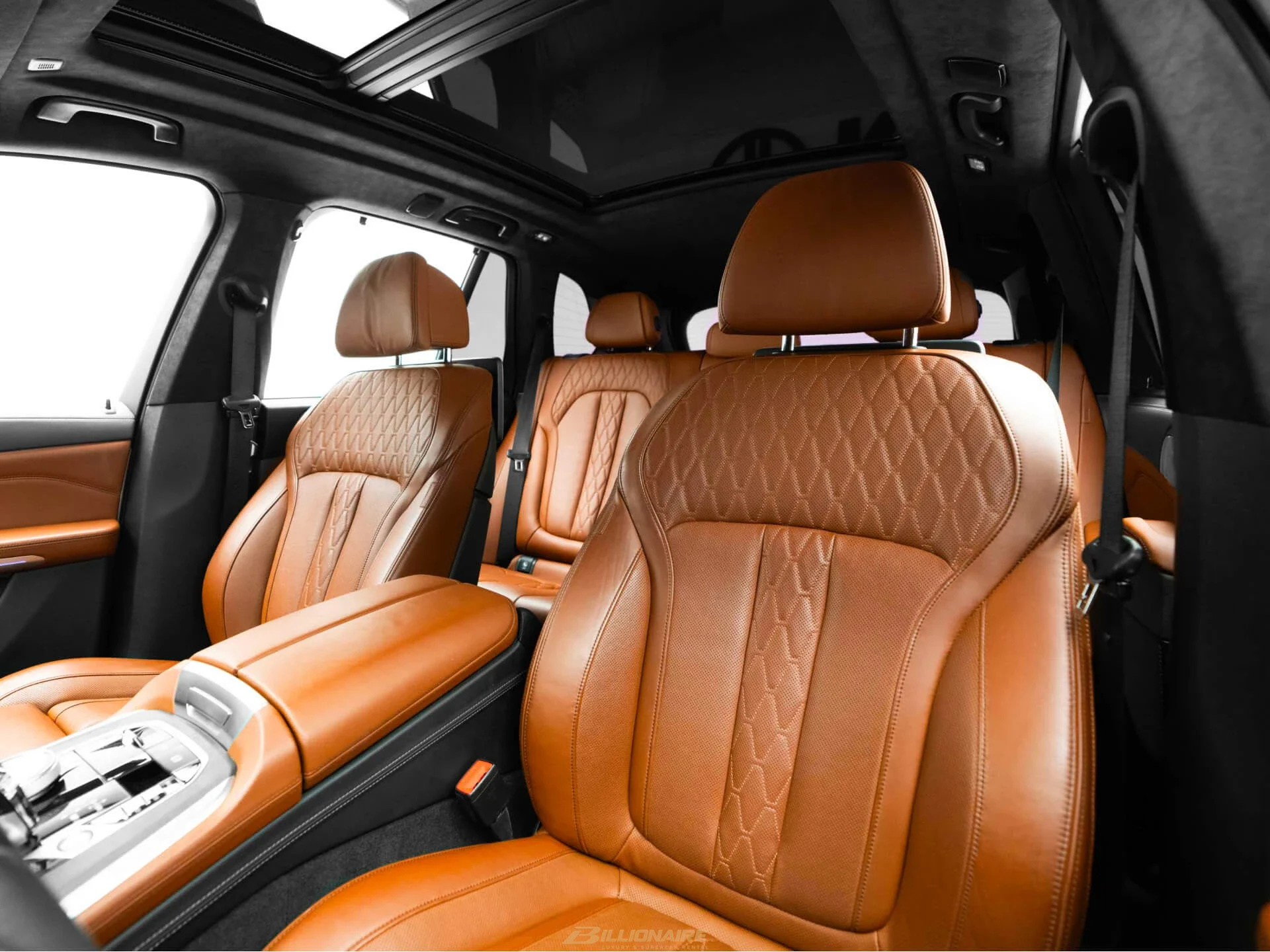 BMW X5 M50i — Mineral White - View 7