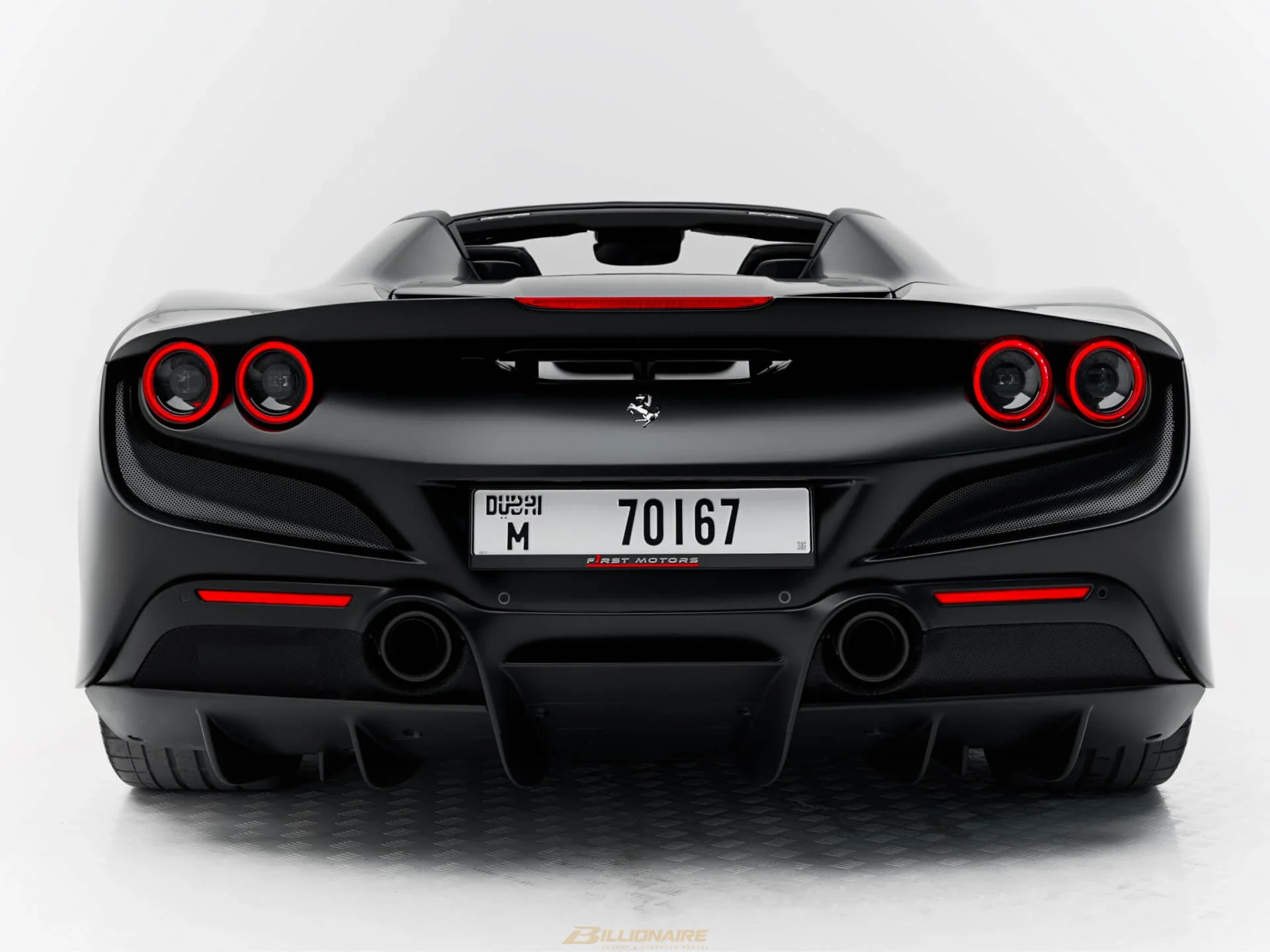 Dubai'de kiralık Ferrari F8 Spider — Grigio Silverstone – fotoğraf 4