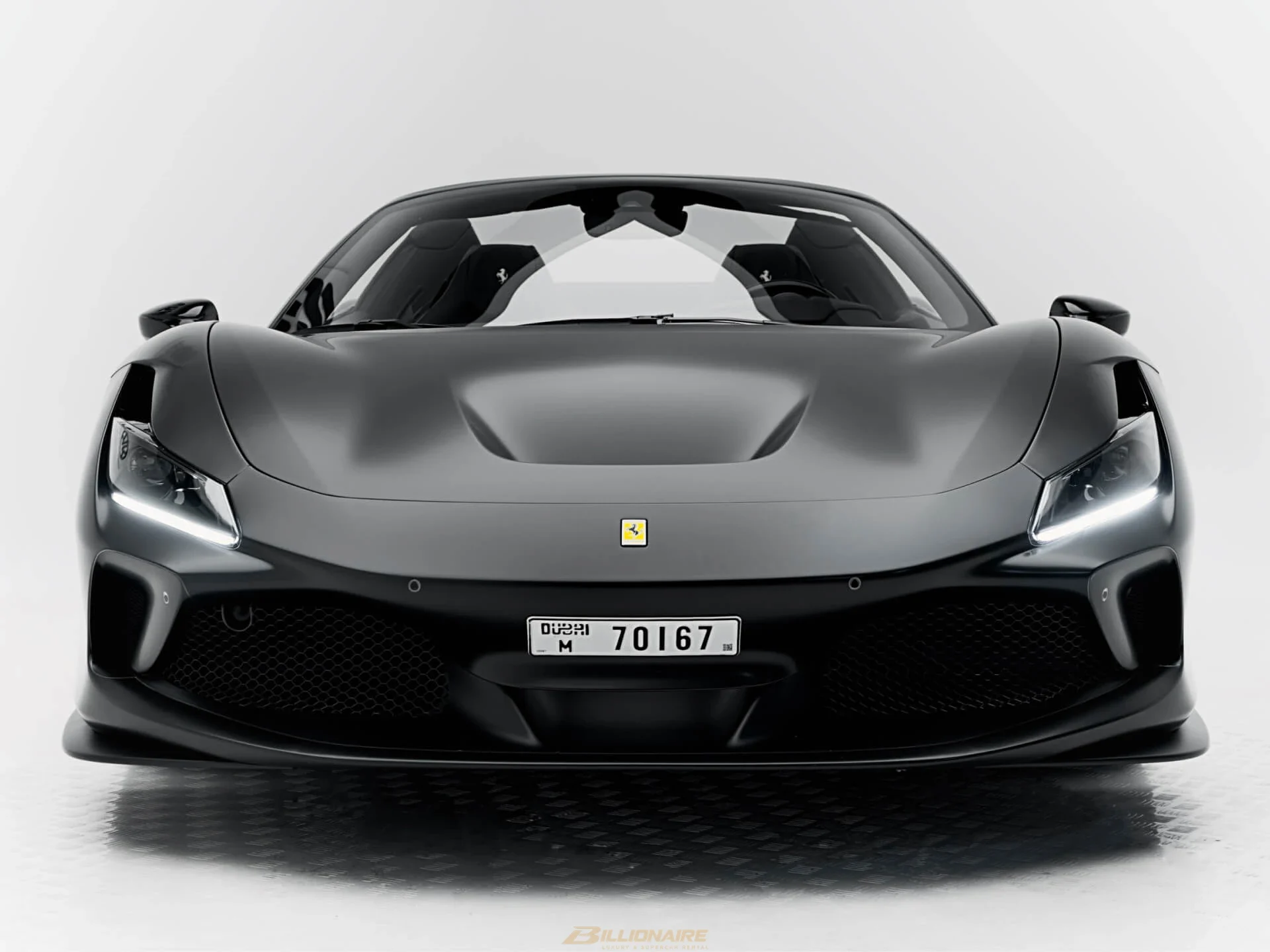 Dubai'de kiralık Ferrari F8 Spider — Grigio Silverstone – fotoğraf 3