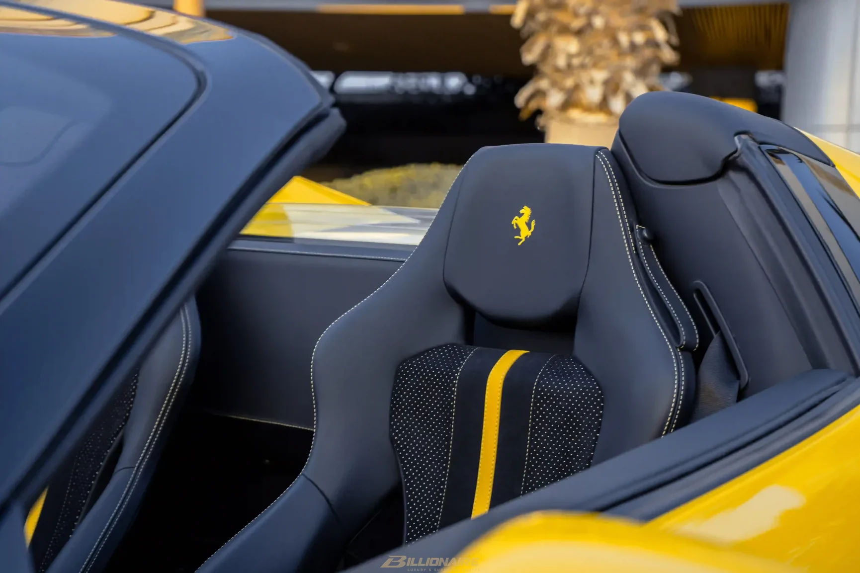 Ferrari F8 Spider Mansory Yellow mieten in Dubai – Foto 6