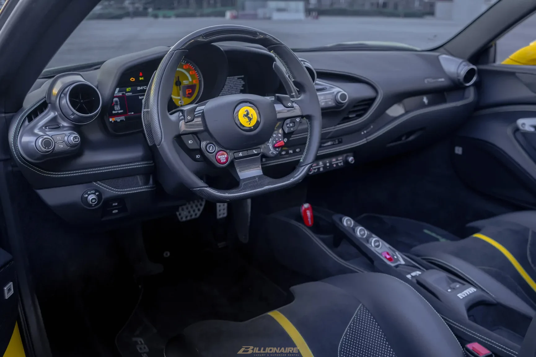 Ferrari F8 Spider Mansory Yellow mieten in Dubai – Foto 3