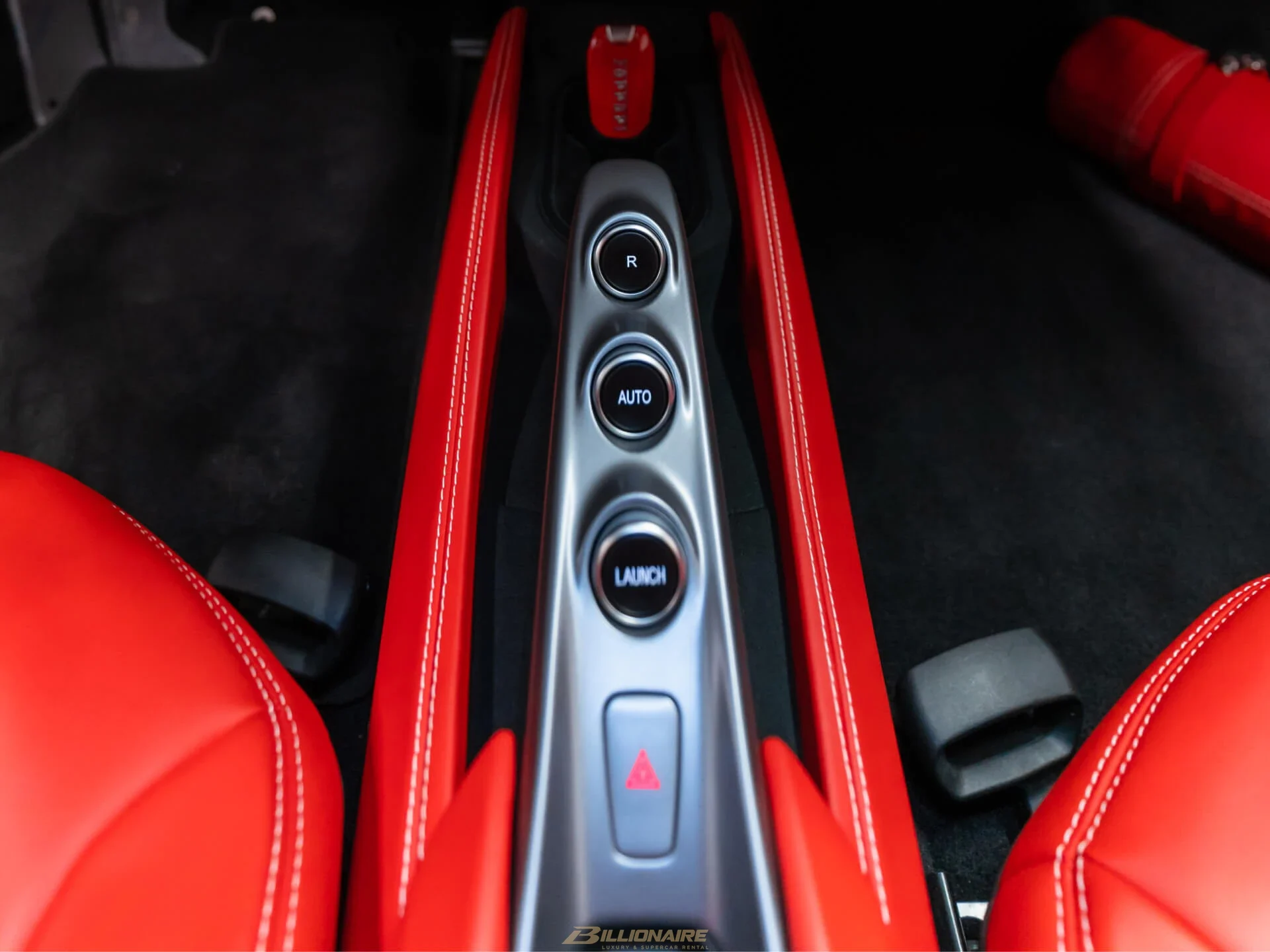 Dubai'de kiralık Ferrari F8 Tributo Coupe — Grigio Titanio – fotoğraf 5