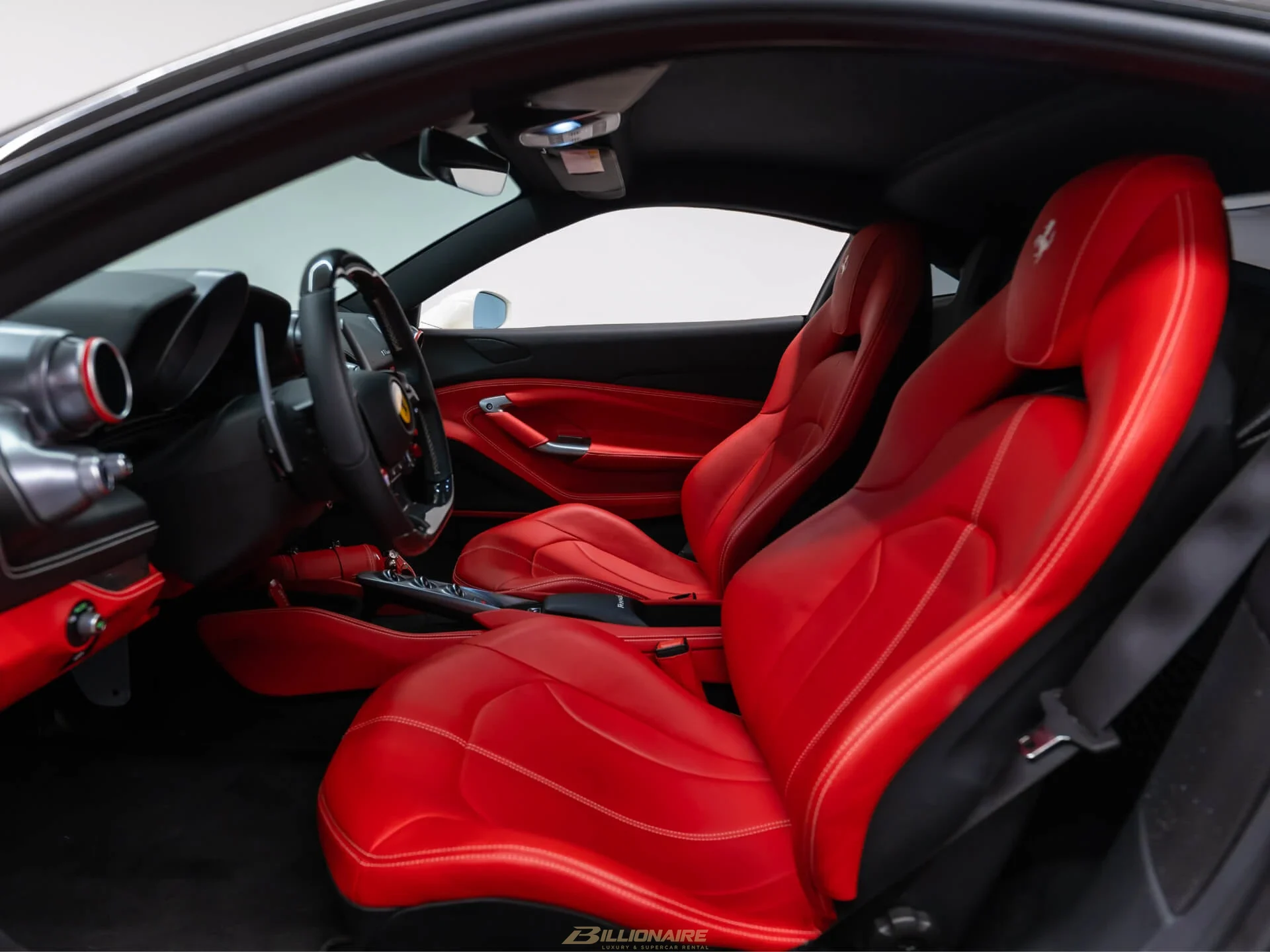 Dubai'de kiralık Ferrari F8 Tributo Coupe — Grigio Titanio – fotoğraf 7