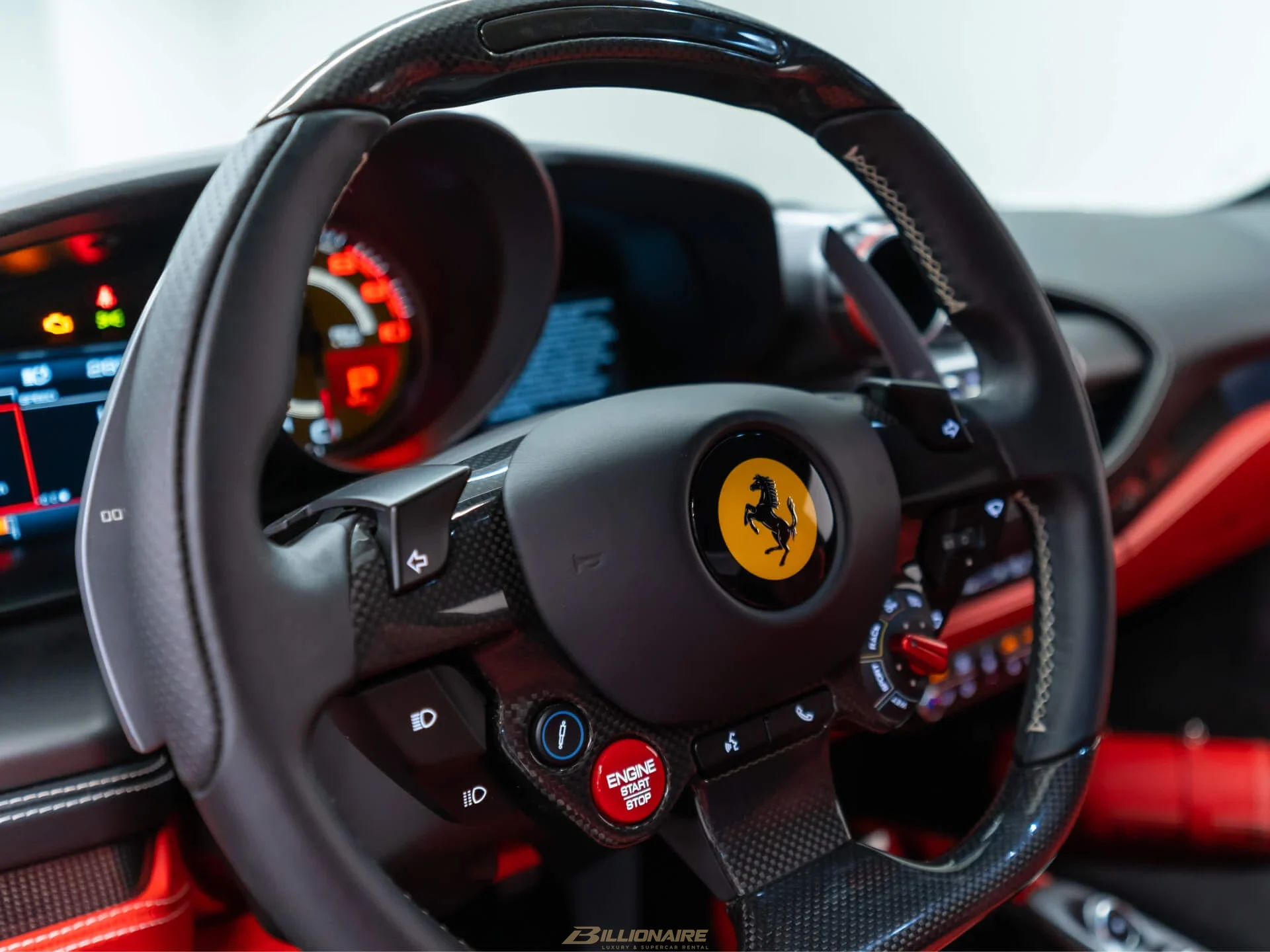 Dubai'de kiralık Ferrari F8 Tributo Coupe — Grigio Titanio – fotoğraf 8