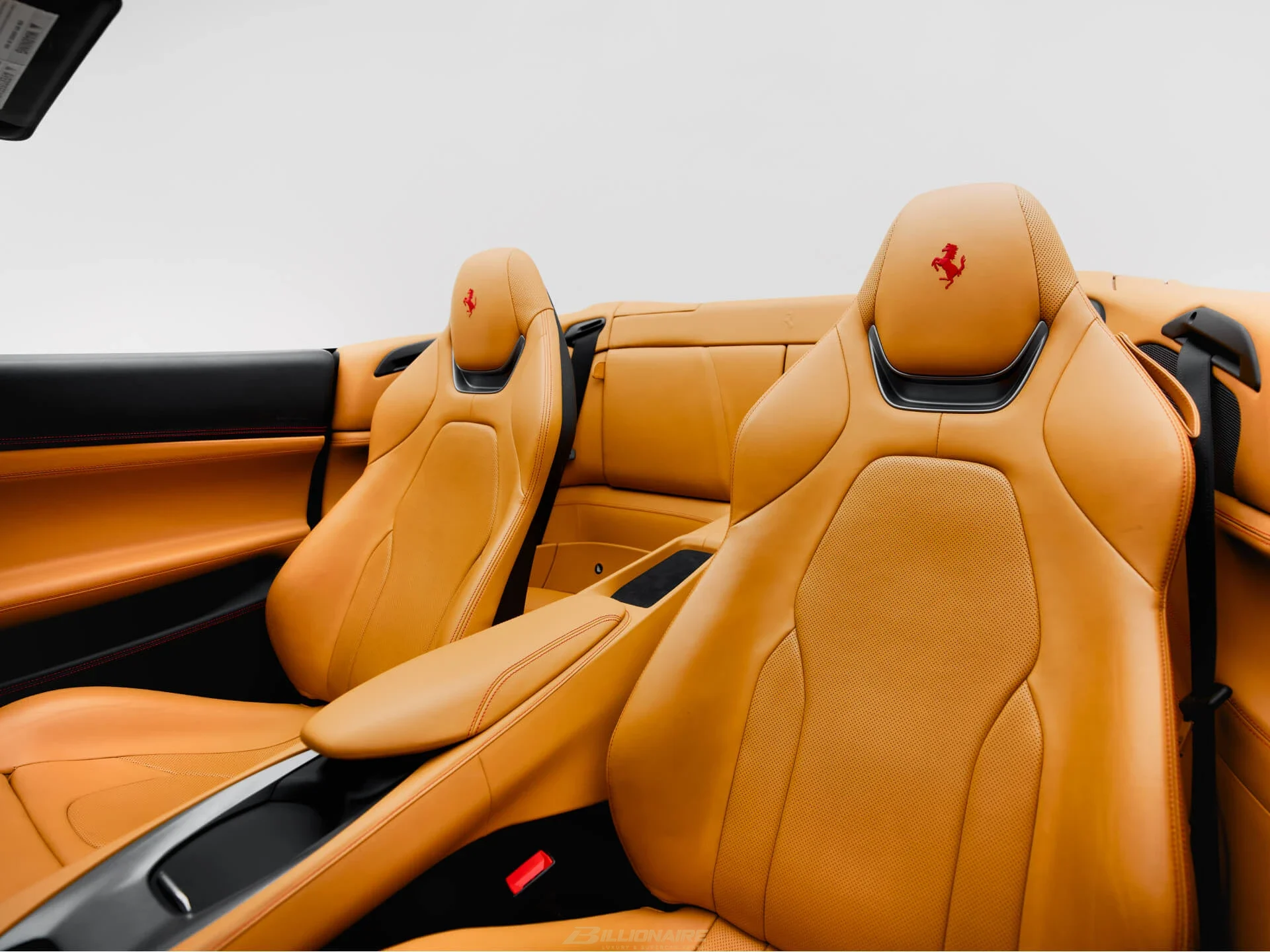 اجاره Ferrari Portofino M Modificata — Rosso Portofino در دبی – تصویر 8