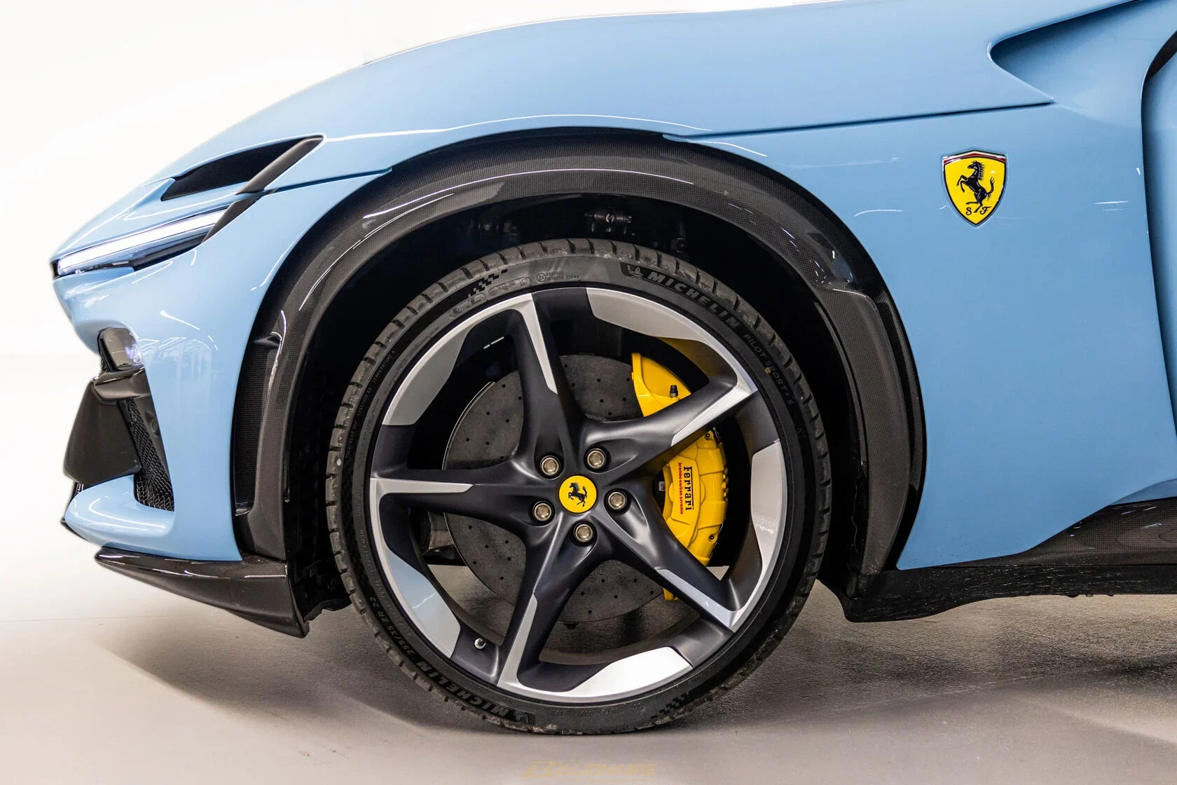 Dubai'de kiralık Ferrari Purosangue V12 SUV — Blu Tour de France – fotoğraf 3