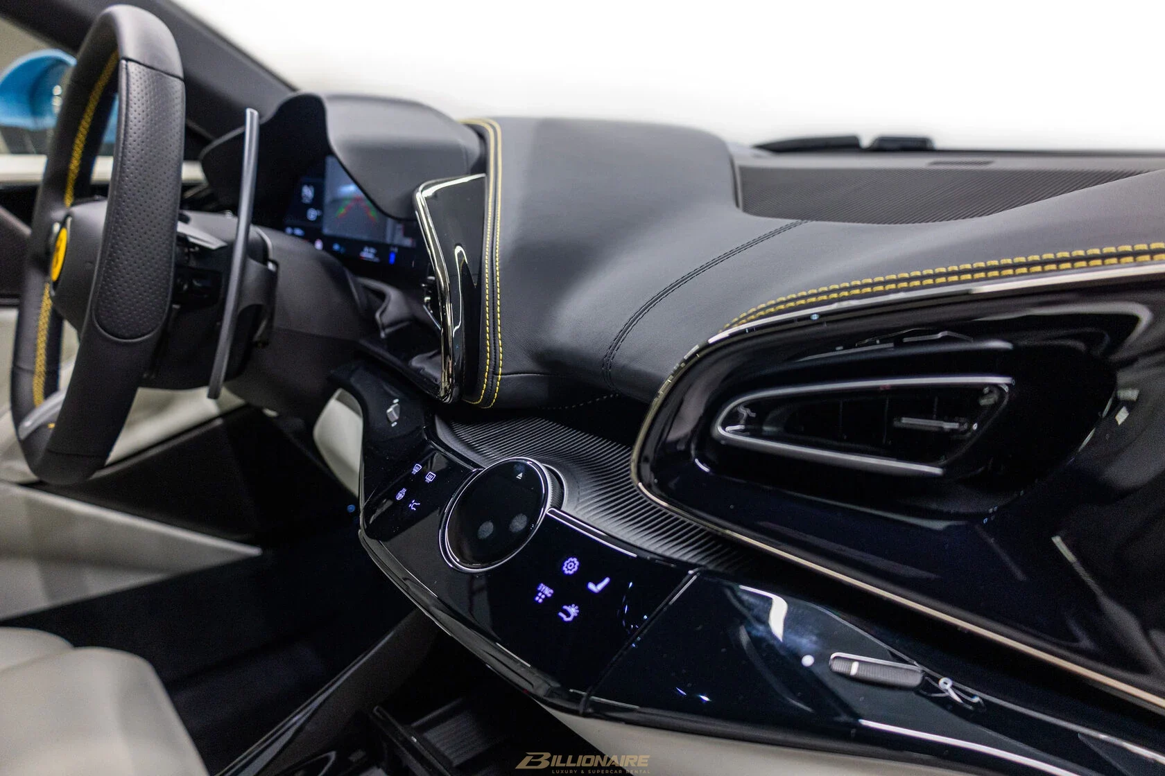 Dubai'de kiralık Ferrari Purosangue V12 SUV — Blu Tour de France – fotoğraf 10