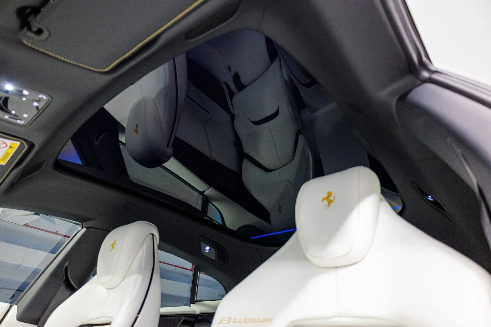 Dubai'de kiralık Ferrari Purosangue V12 SUV — Blu Tour de France – fotoğraf 11