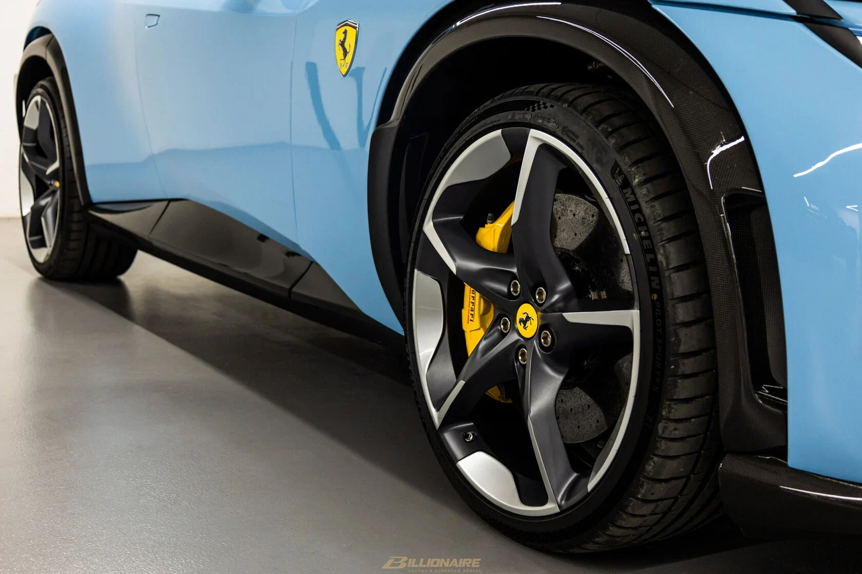 Dubai'de kiralık Ferrari Purosangue V12 SUV — Blu Tour de France – fotoğraf 8