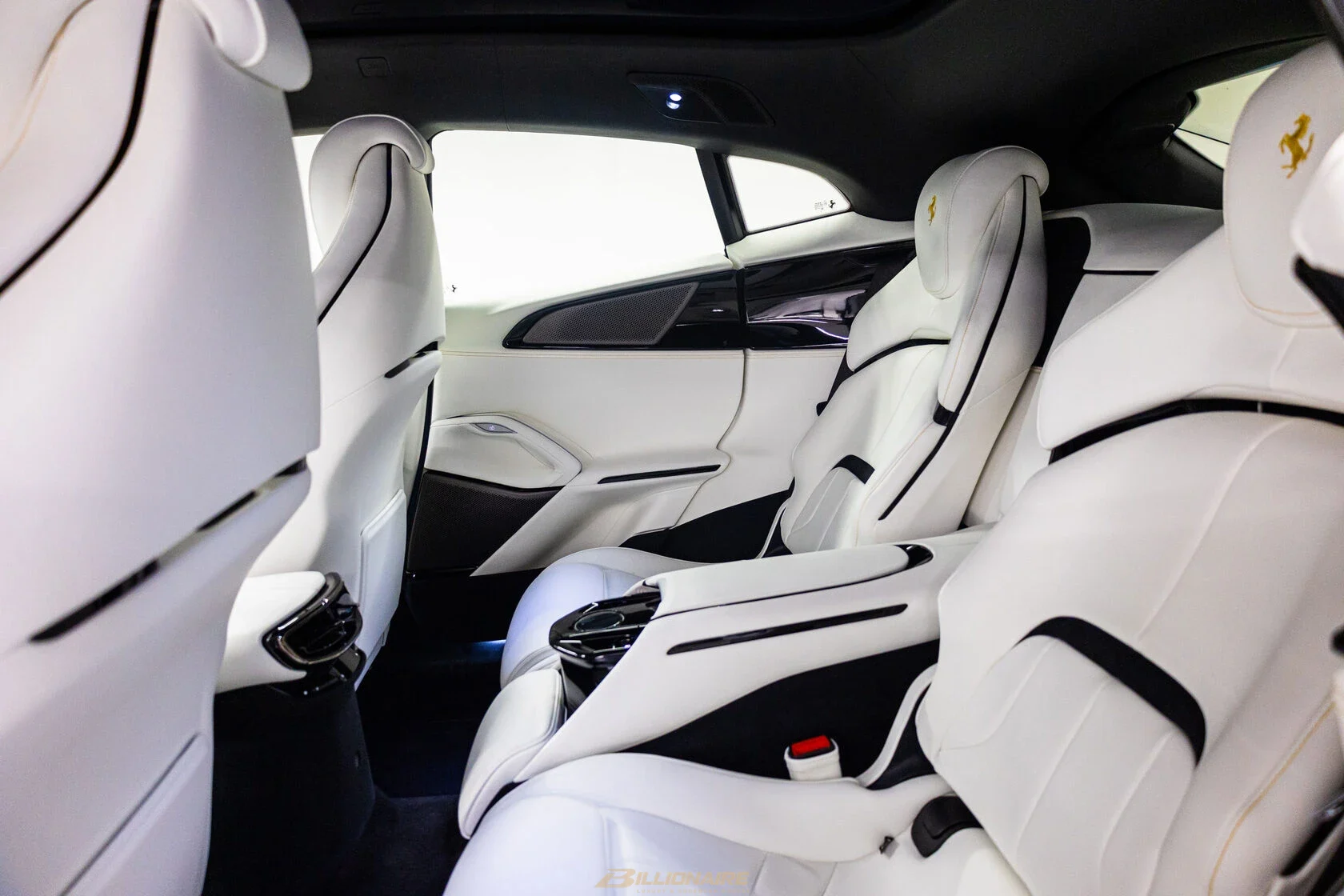Dubai'de kiralık Ferrari Purosangue V12 SUV — Blu Tour de France – fotoğraf 19