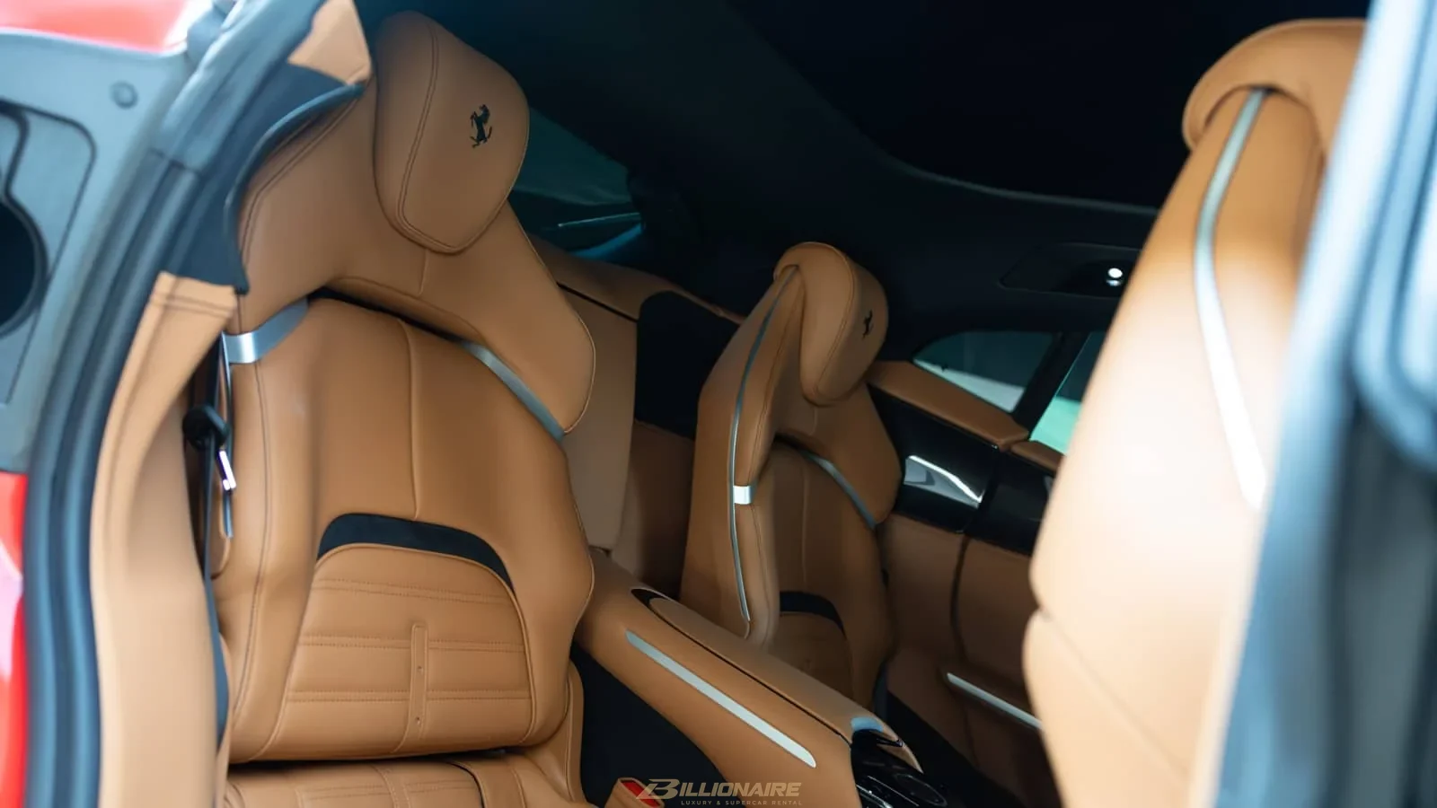 Dubai'de kiralık Ferrari Purosangue Red – fotoğraf 7