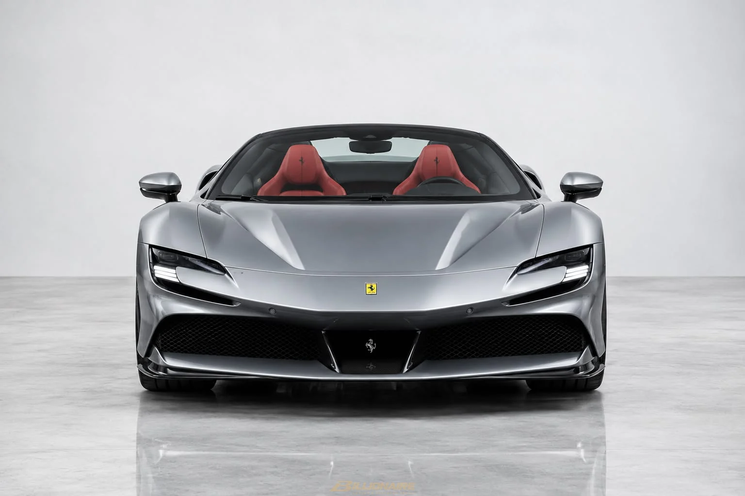Ferrari SF90 Spider Silver mieten in Dubai – Foto 2