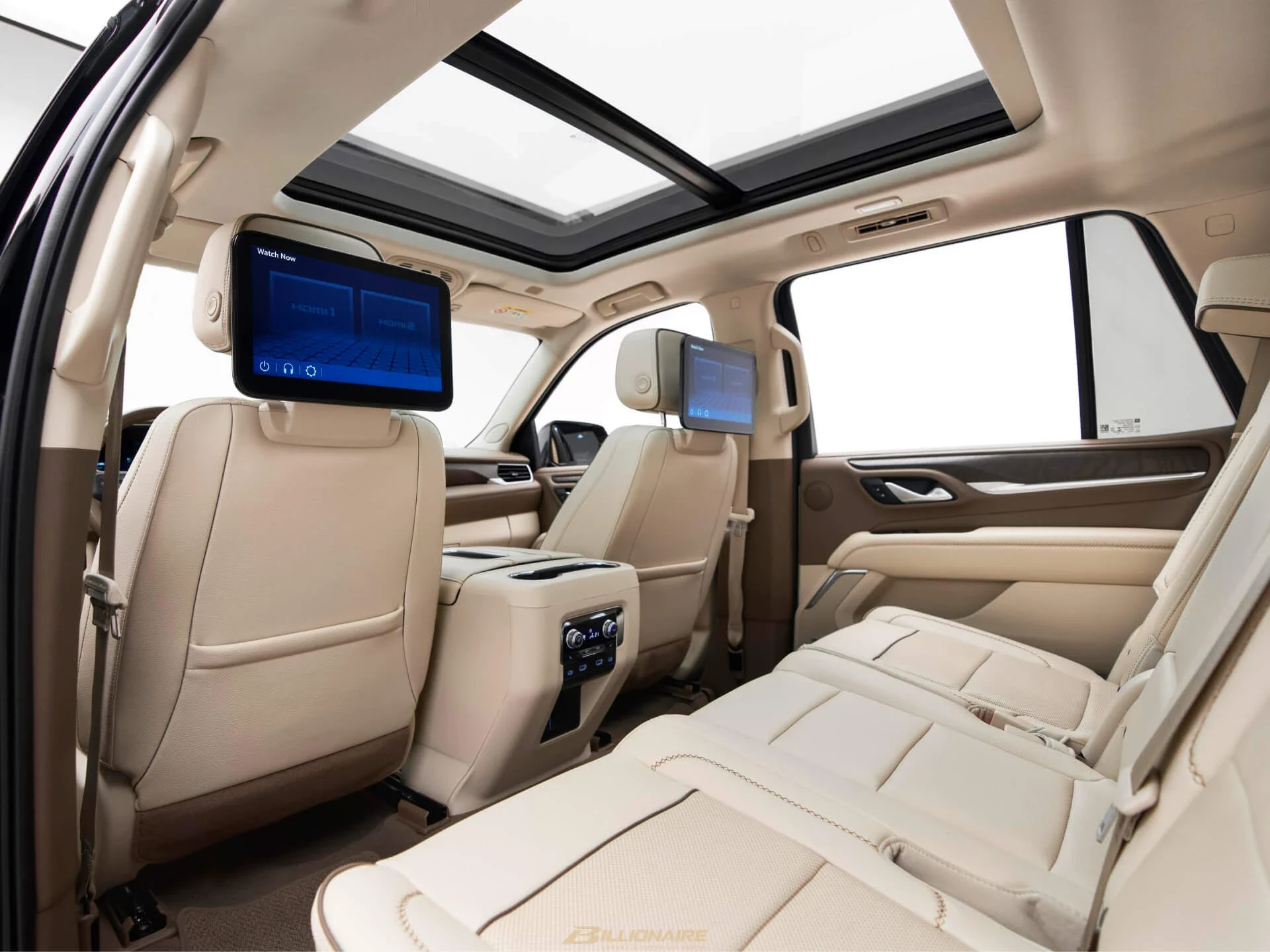 GMC Yukon Denali Luxury 7-Seater — Onyx Black mieten in Dubai – Foto 5