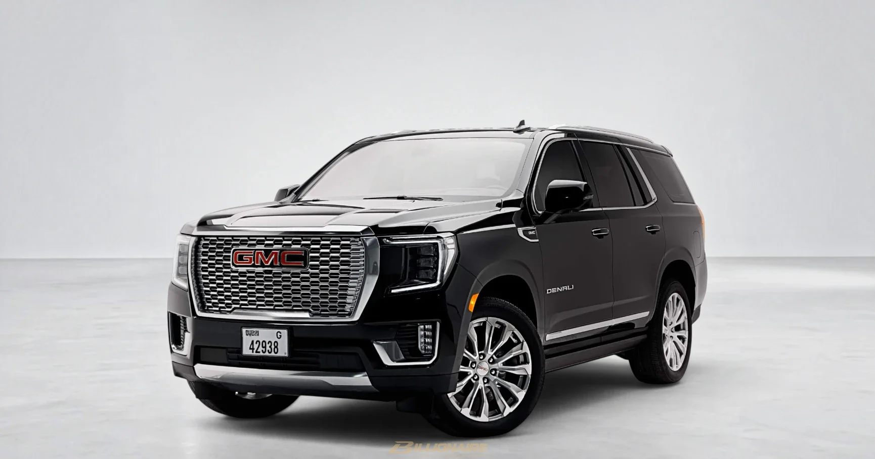 GMC Yukon Denali Luxury 7-Seater — Onyx Black mieten in Dubai – Foto 1