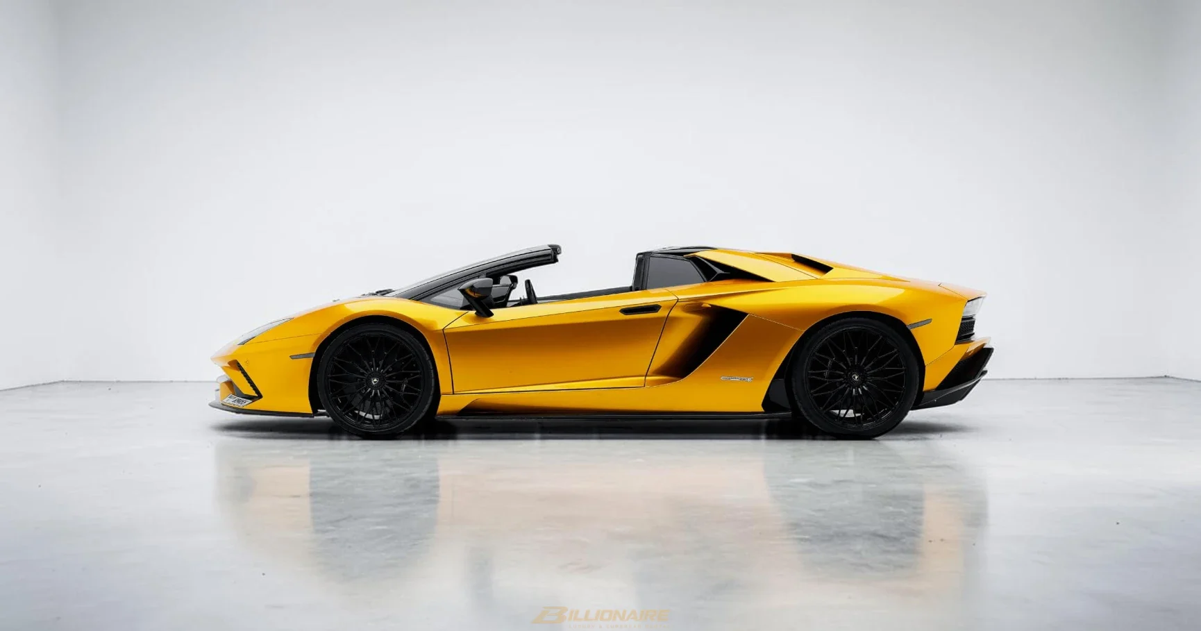 Lamborghini Aventador S Roadster - View 3