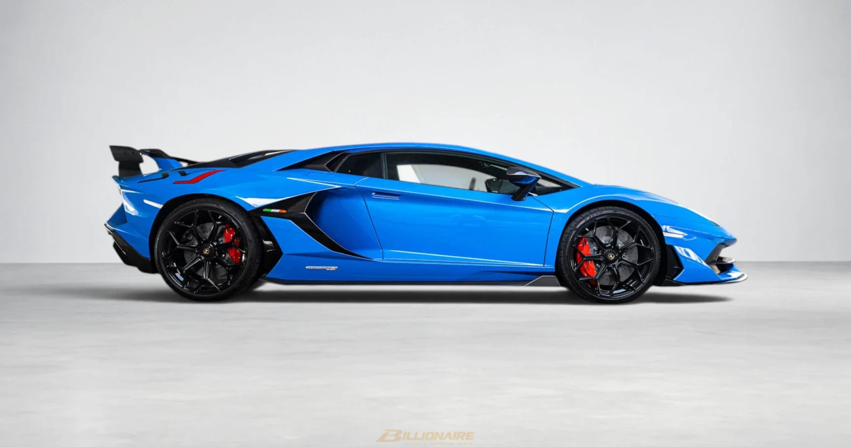 Lamborghini Aventador SVJ Blue à louer à Dubaï – photo 3