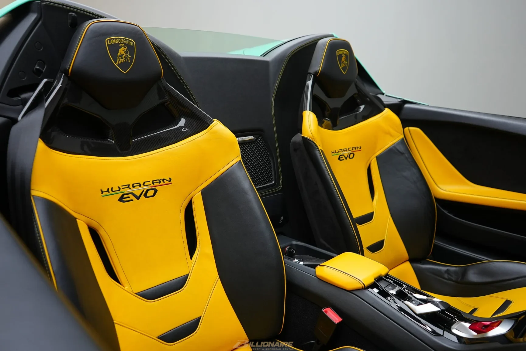 Lamborghini Huracan EVO Spyder Mint Green à louer à Dubaï – photo 9