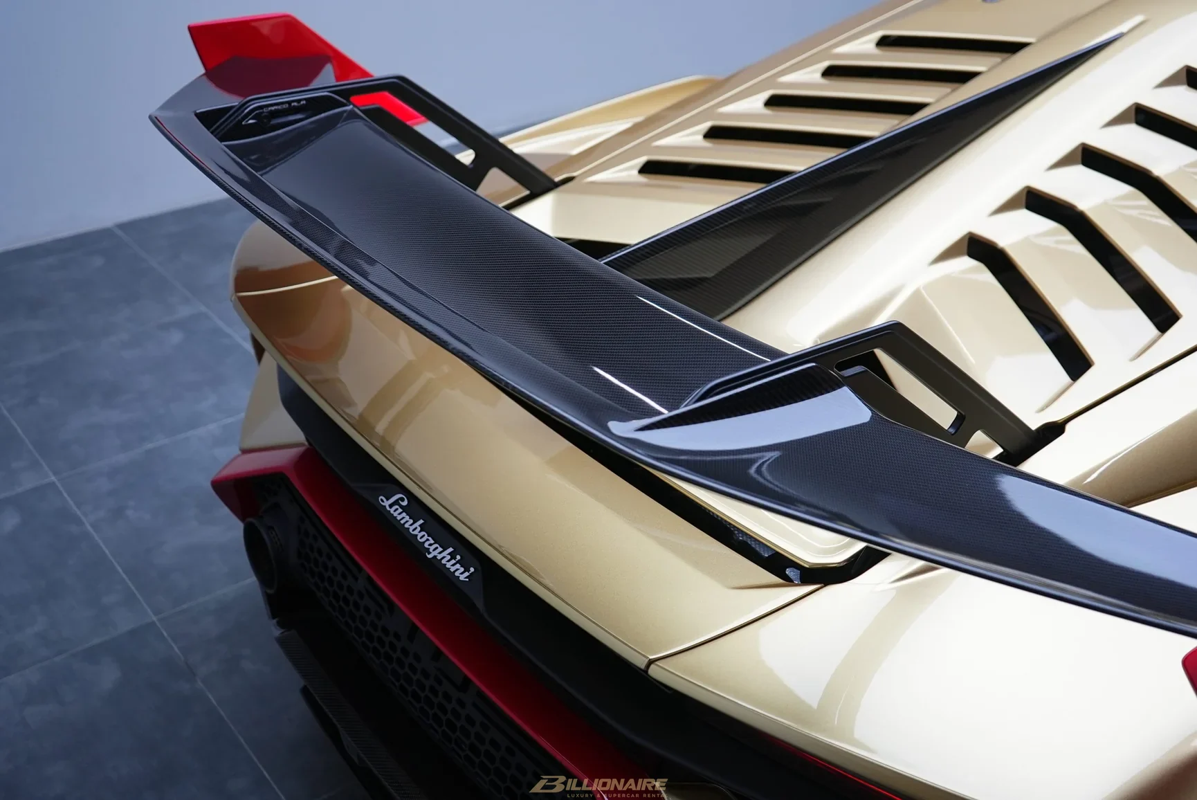 Lamborghini Huracan STO Gold - View 8