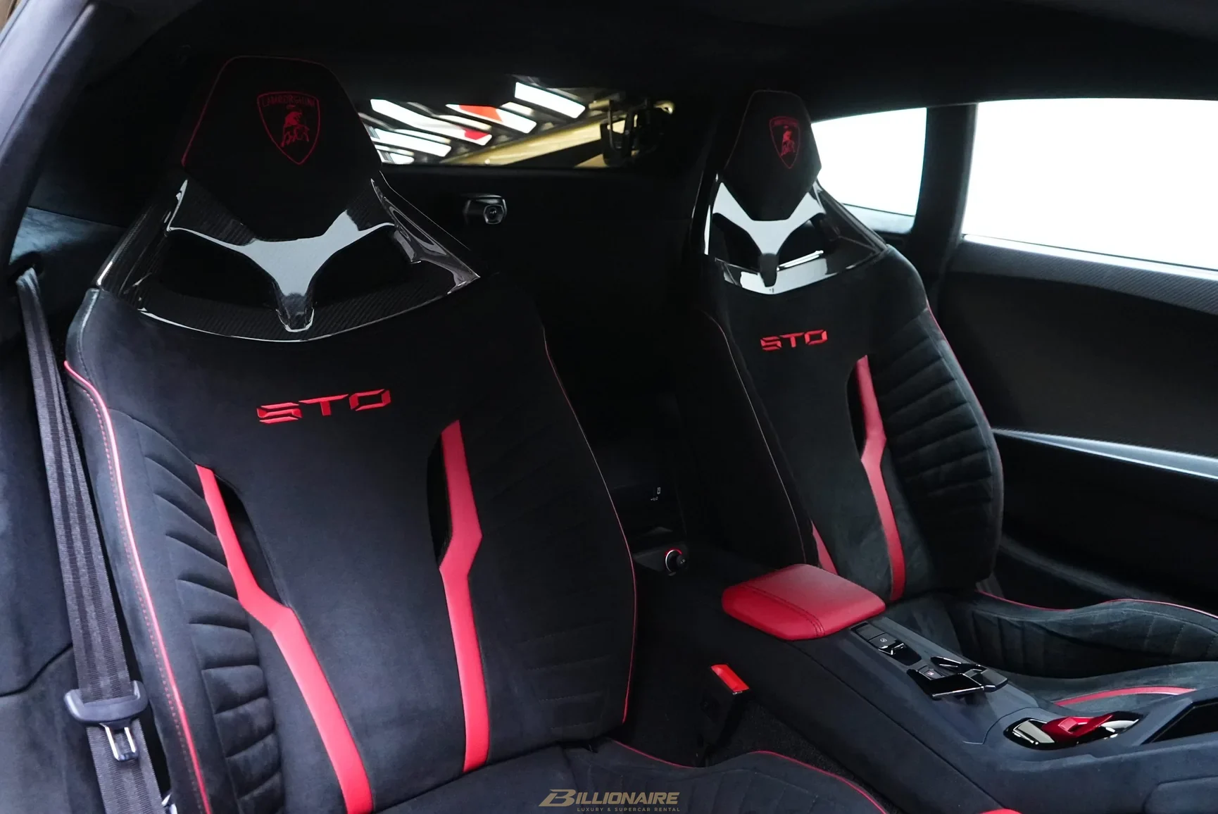 Lamborghini Huracan STO Gold - View 11