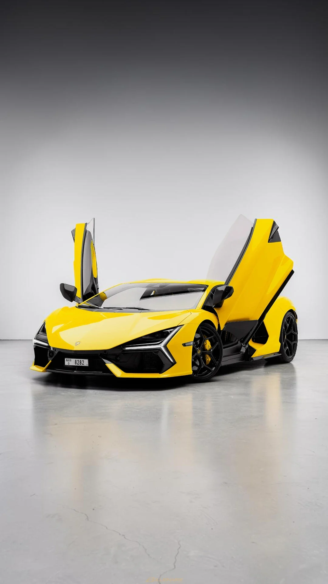 Lamborghini Revuelto Yellow в аренду в Дубае
