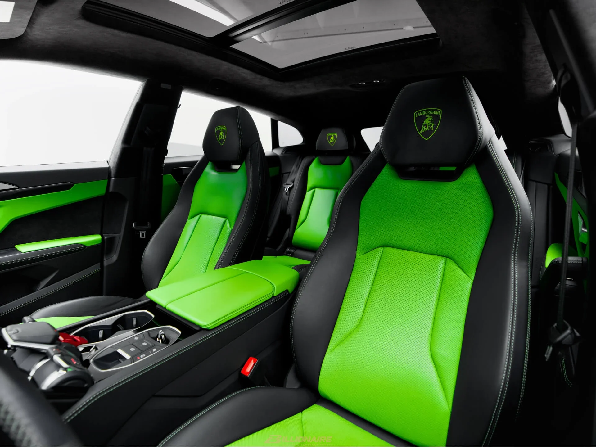 Dubai'de kiralık Lamborghini Urus Black – fotoğraf 6