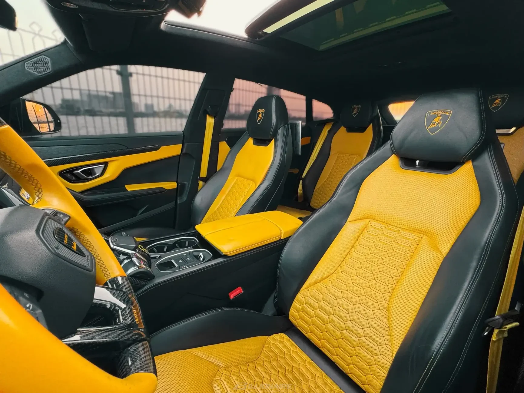 اجاره Lamborghini Urus Mansory Yellow در دبی – تصویر 10