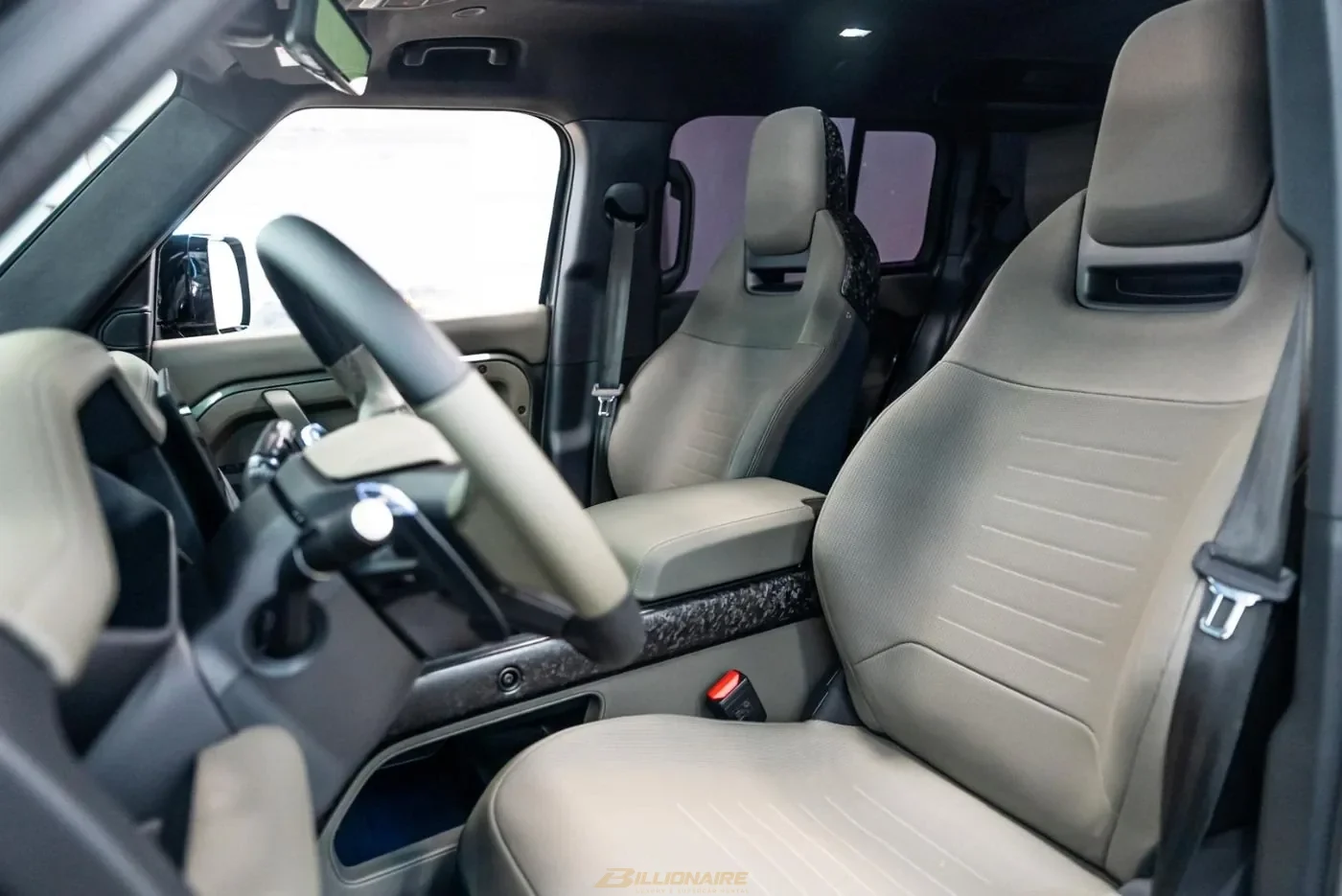 اجاره Range Rover Land Rover Defender OCTA در دبی – تصویر 5