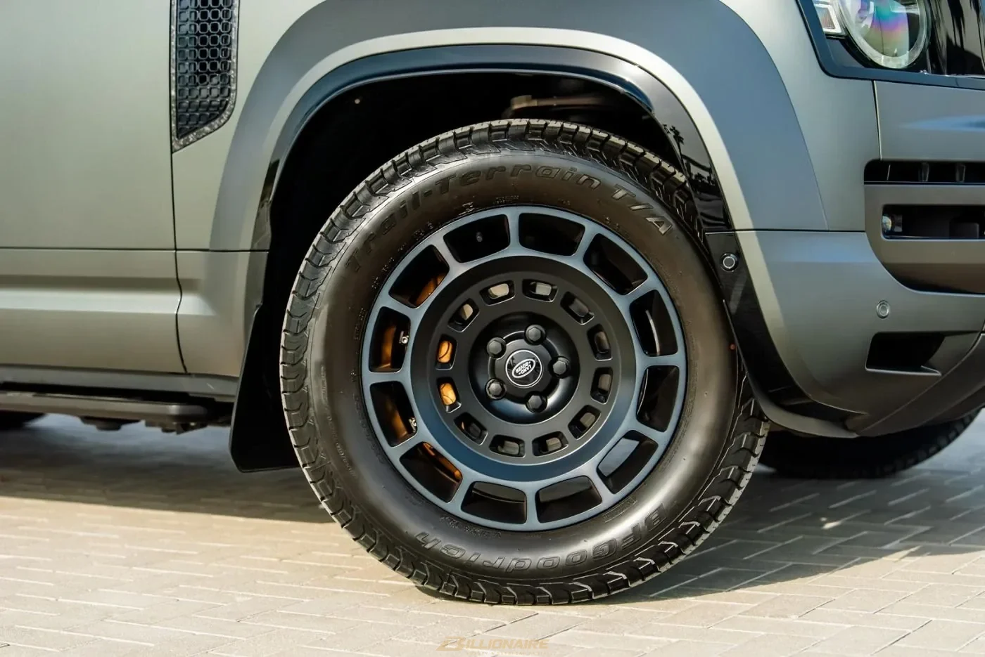 اجاره Range Rover Land Rover Defender OCTA در دبی – تصویر 7