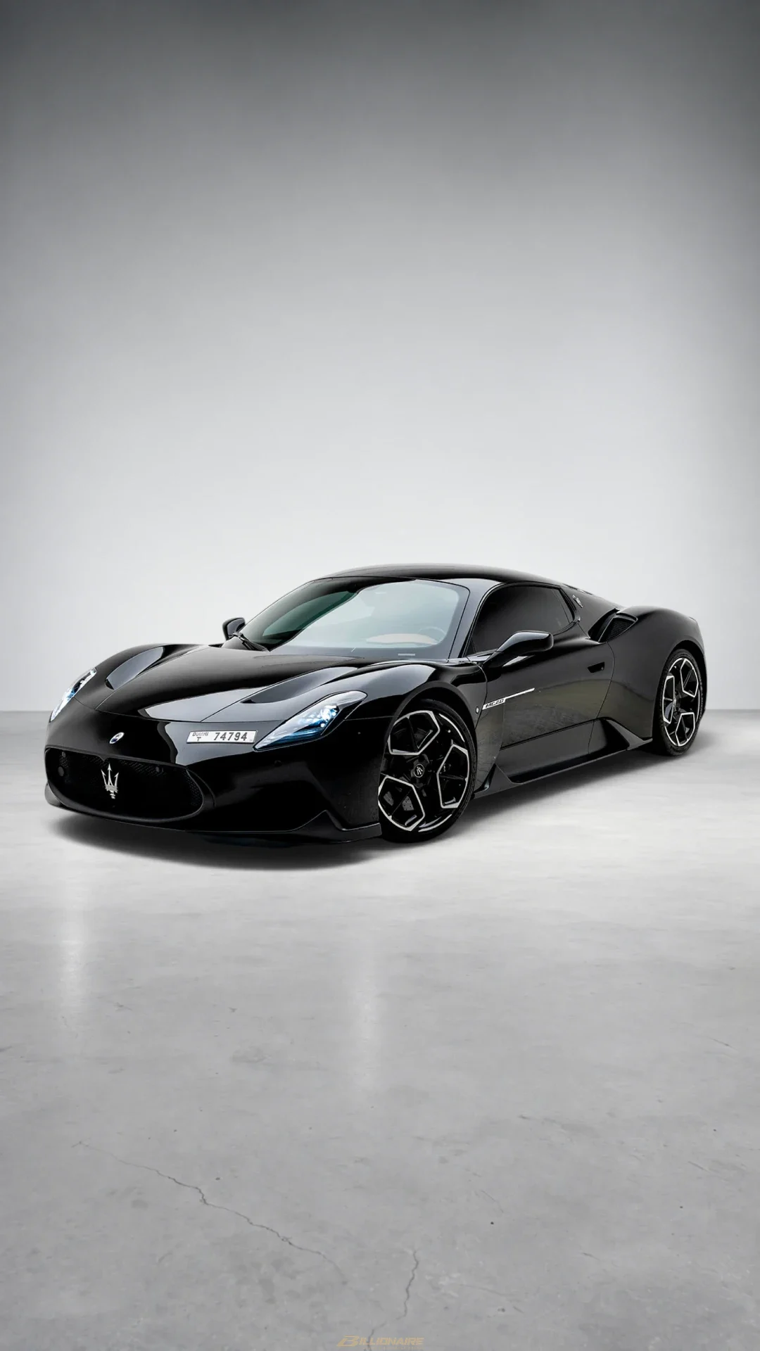 Maserati MC20 Nero в аренду в Дубае