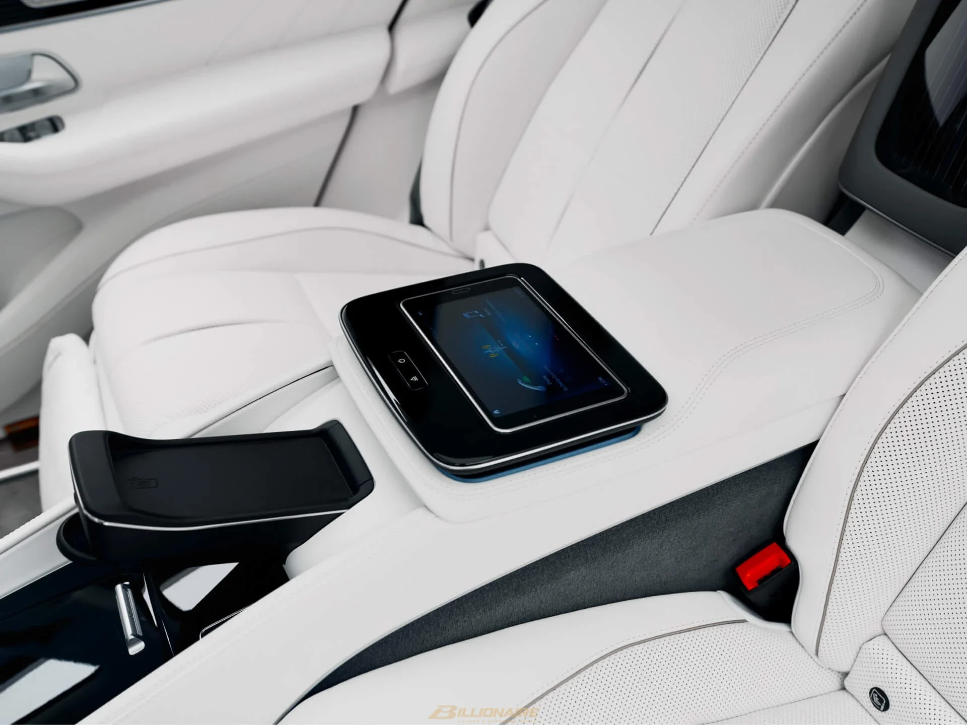 Dubai'de kiralık Mercedes-Maybach GLS 600 Two-Tone Obsidian/Silver – fotoğraf 6