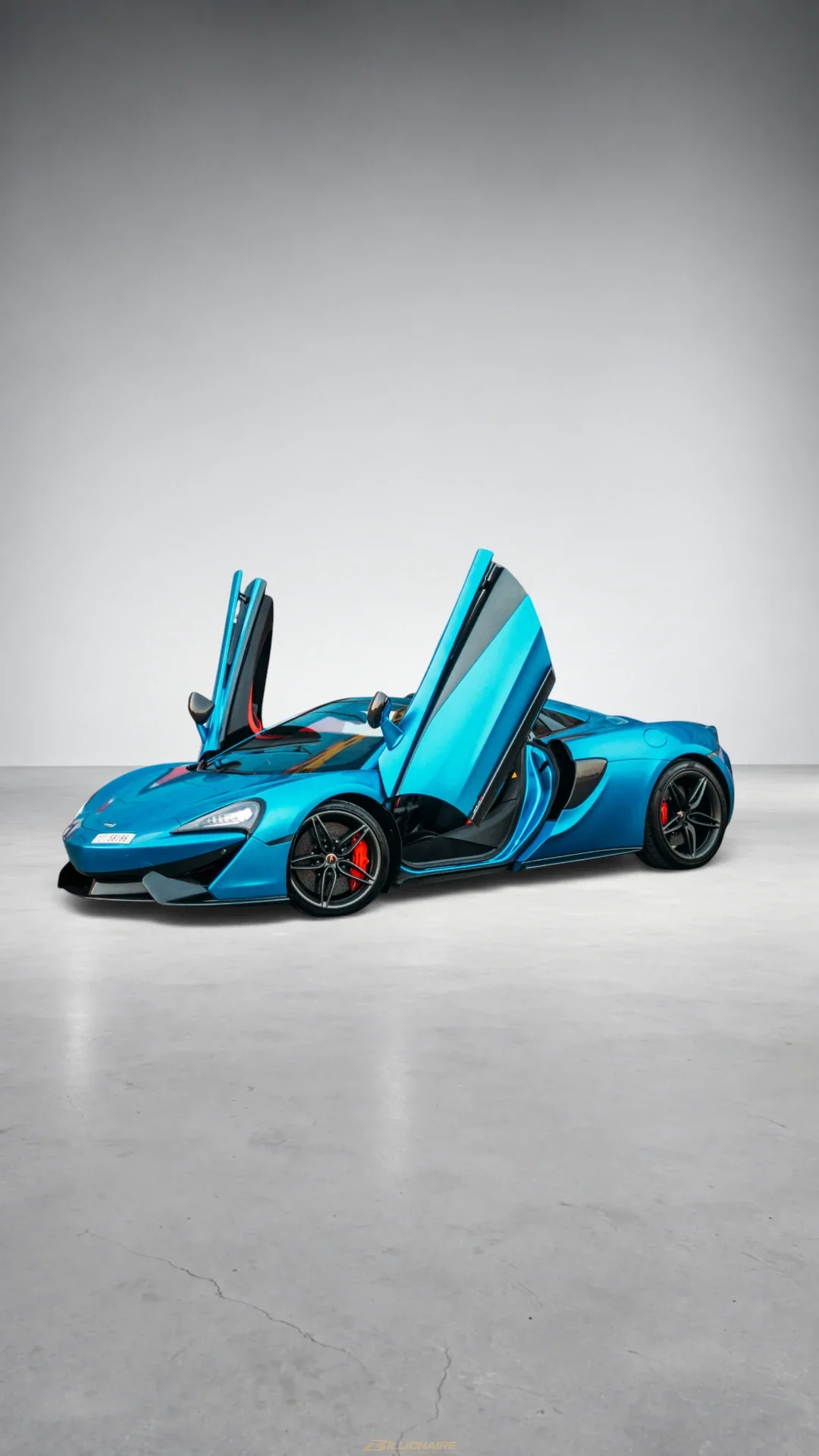McLaren 570S Spider Blue в аренду в Дубае