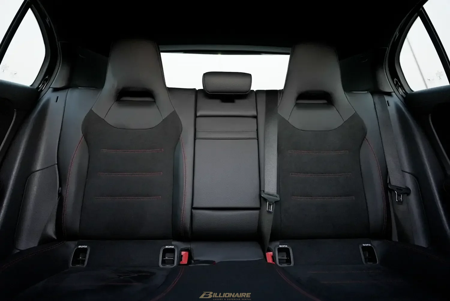 Mercedes-Benz A200 AMG Line Black à louer à Dubaï – photo 6