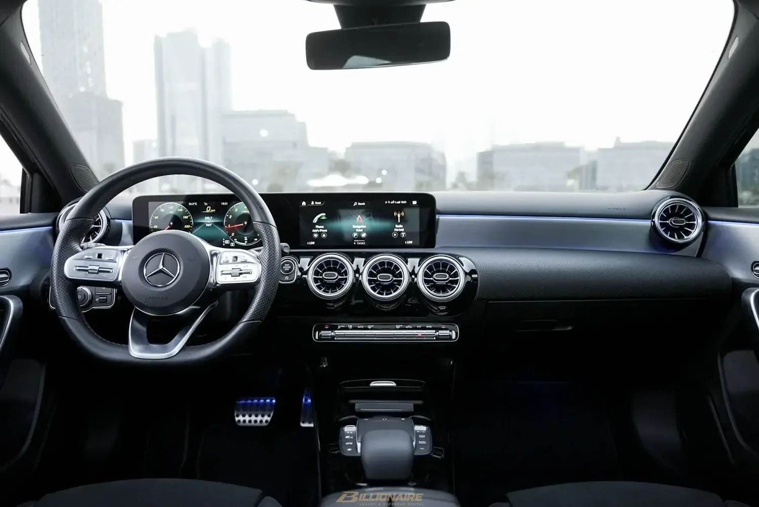 Mercedes-Benz A200 AMG Line Black à louer à Dubaï – photo 4