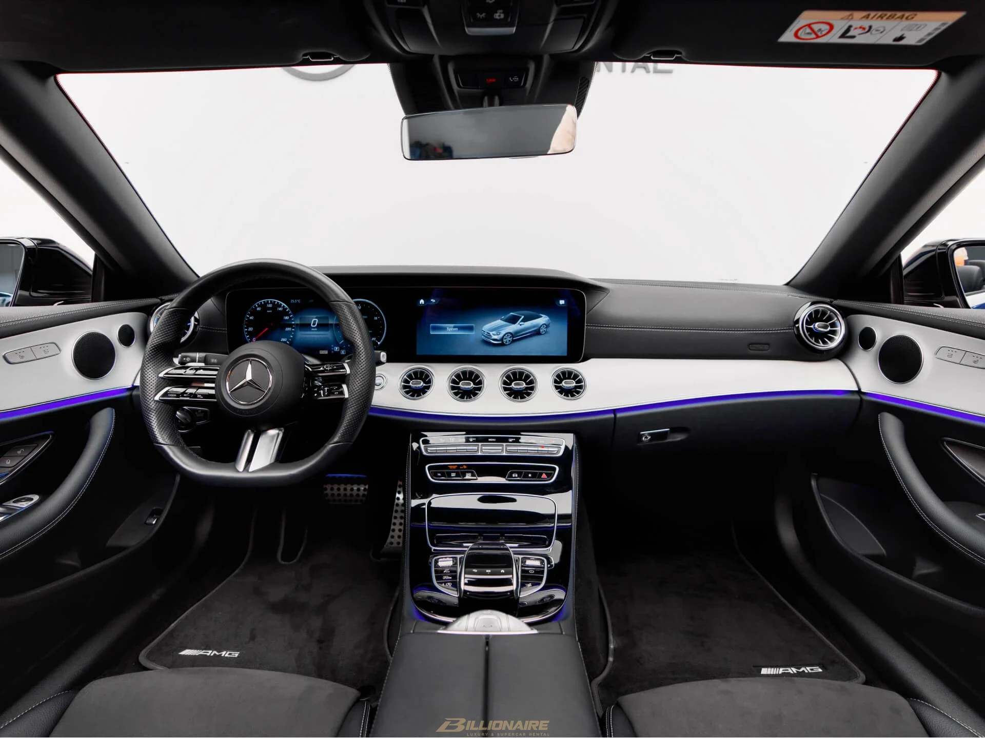 Mercedes-Benz E300 Nautical Blue à louer à Dubaï – photo 7
