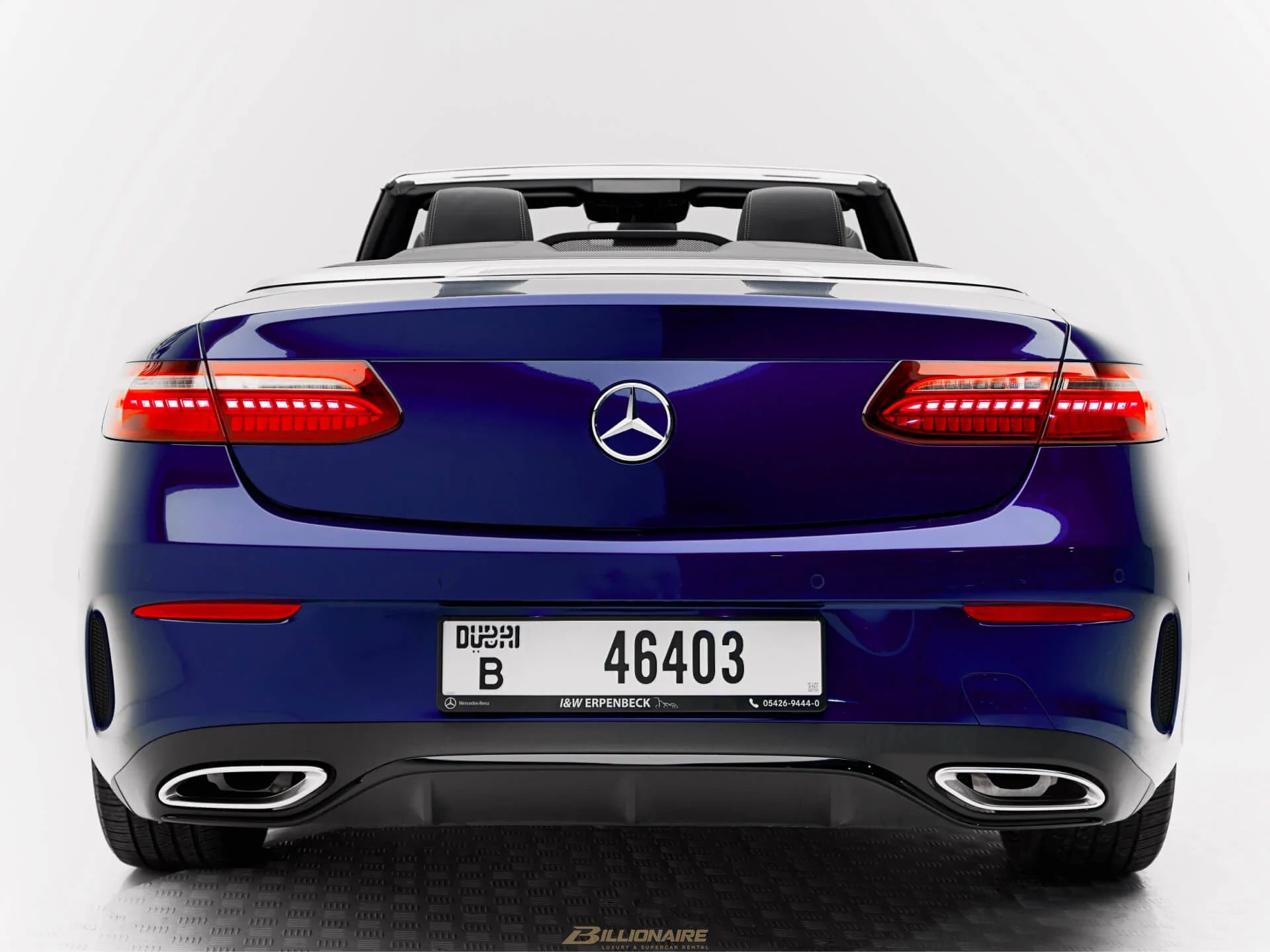 Mercedes-Benz E300 Nautical Blue à louer à Dubaï – photo 3