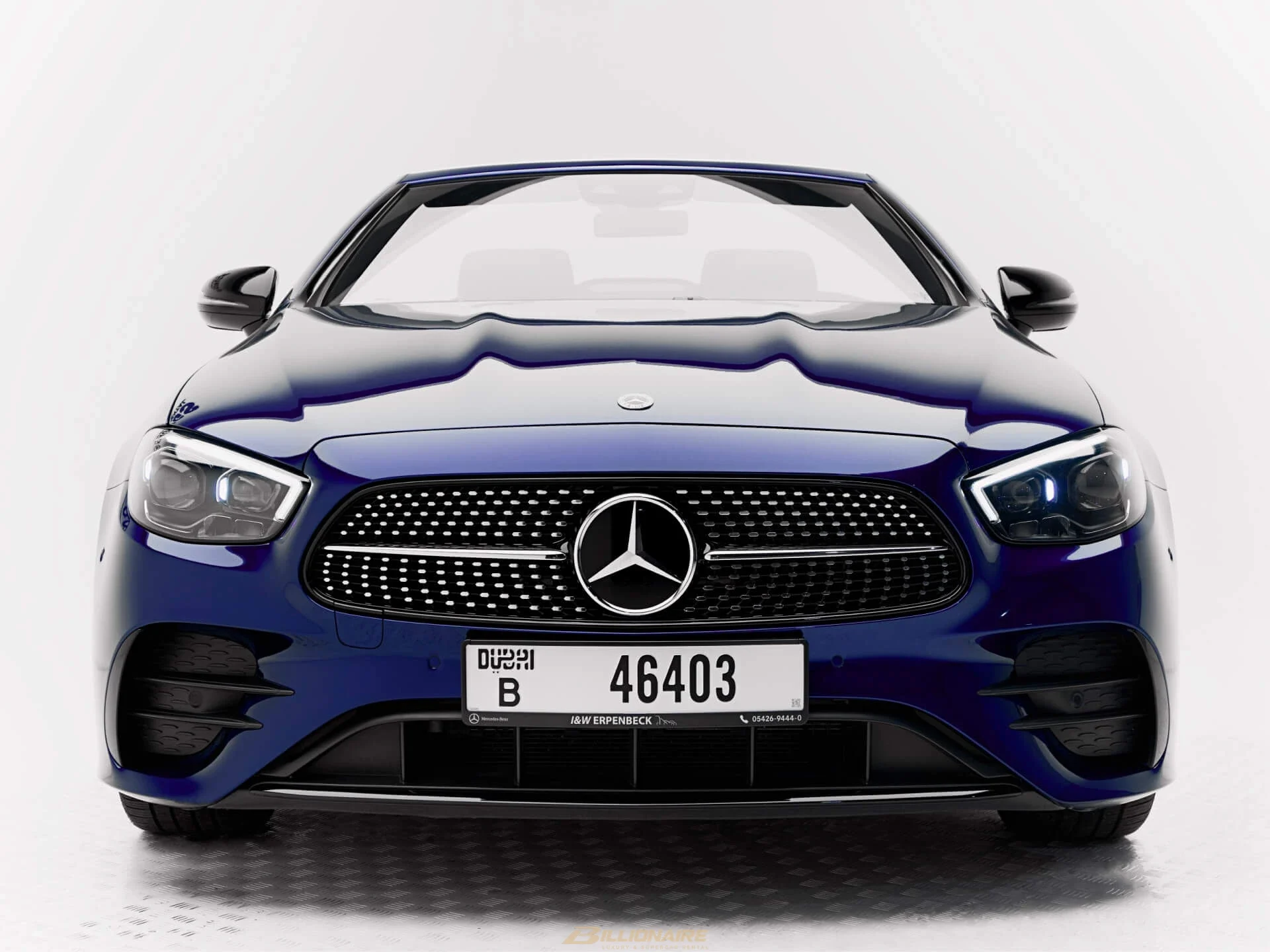 Mercedes-Benz E300 Nautical Blue à louer à Dubaï – photo 2