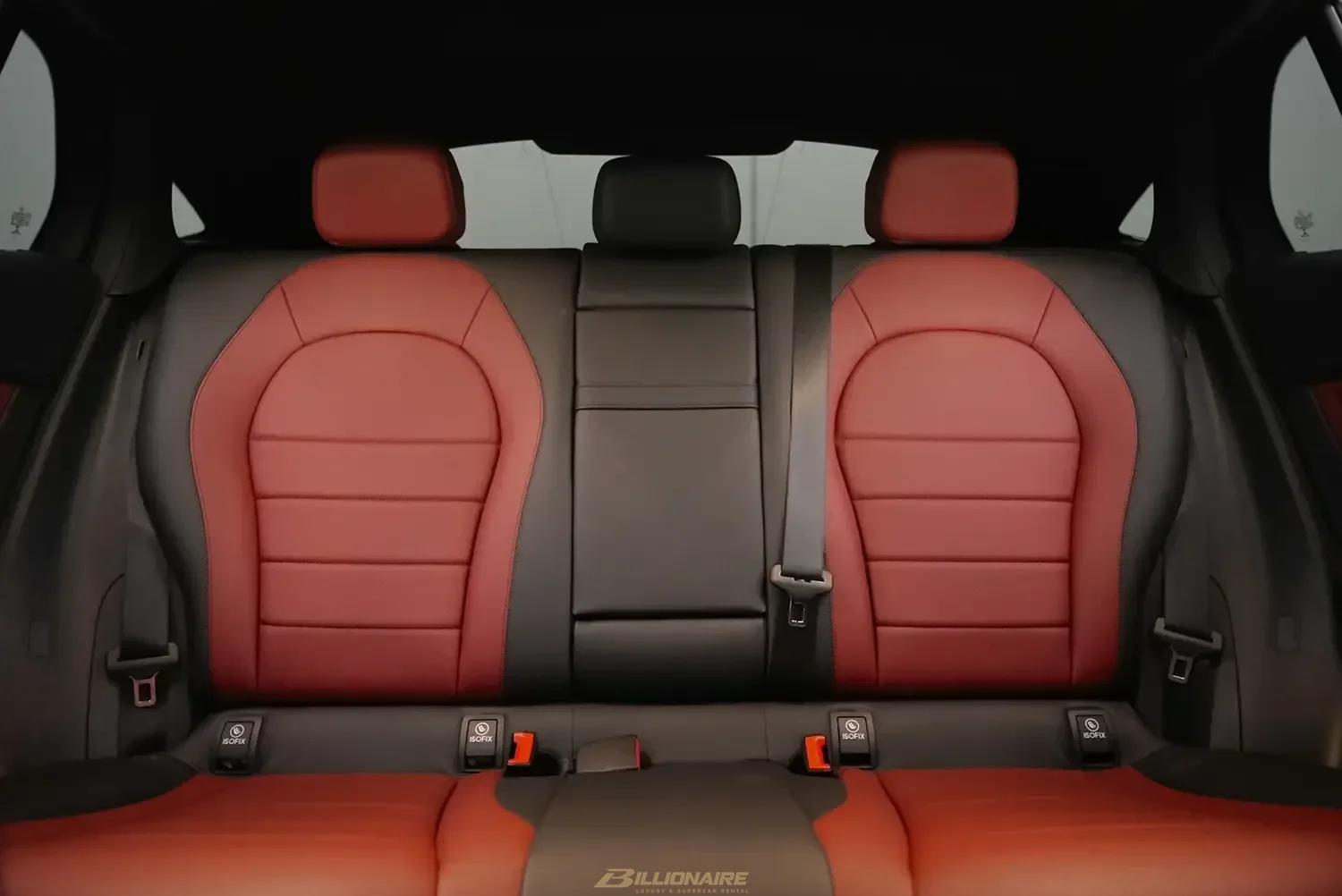 Mercedes-Benz GLC 200 Coupe White à louer à Dubaï – photo 6