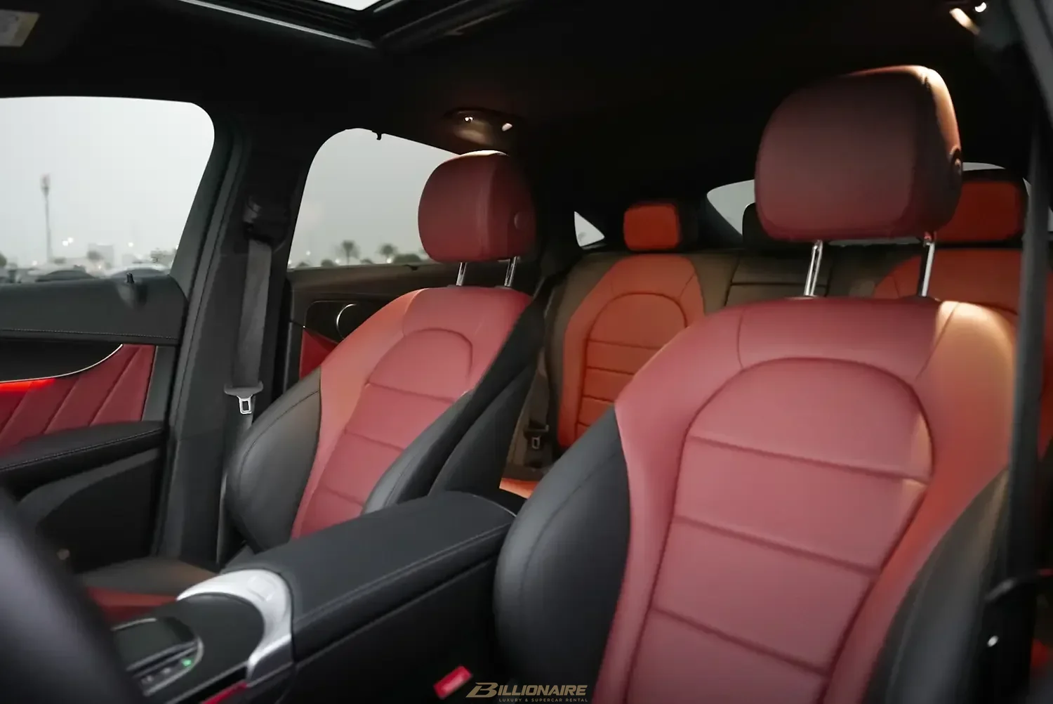 Mercedes-Benz GLC 200 Coupe White à louer à Dubaï – photo 5