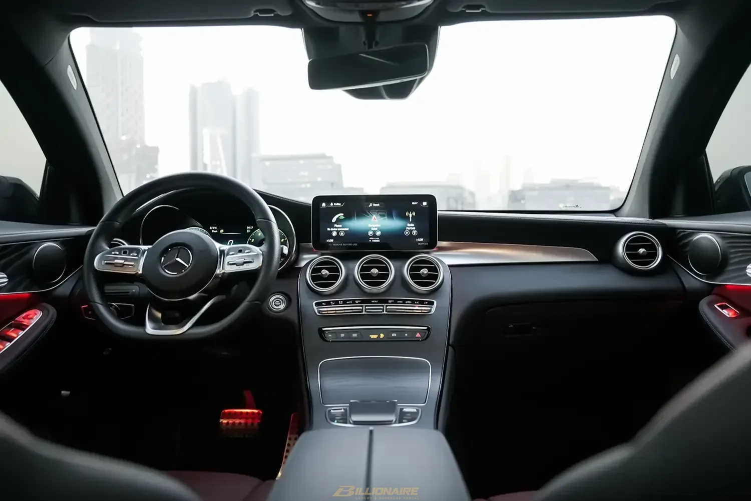 Mercedes-Benz GLC 200 Coupe White à louer à Dubaï – photo 4