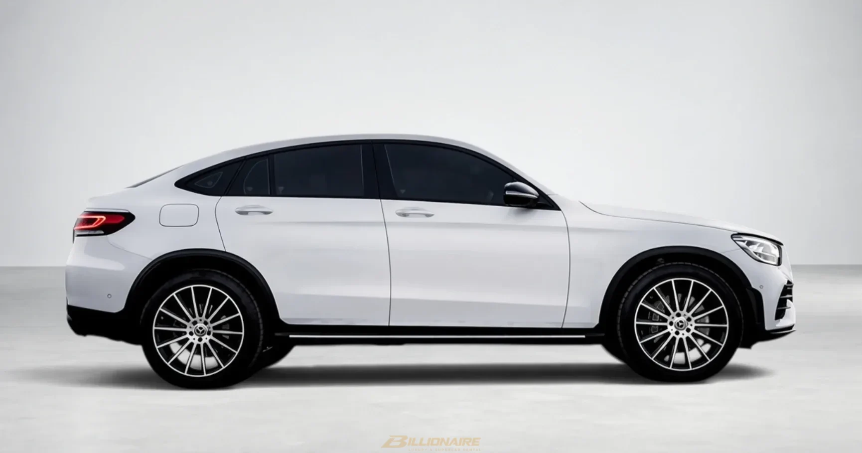 Mercedes-Benz GLC 200 Coupe White à louer à Dubaï – photo 3