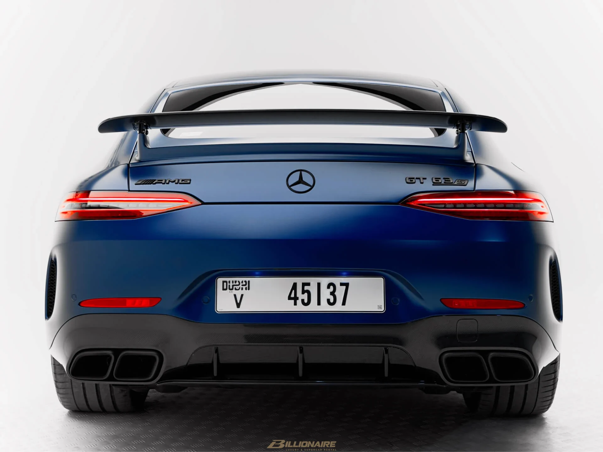 Mercedes-AMG GT 63 S 4-Door Coupe Selenite Grey en alquiler en Dubái – foto 3