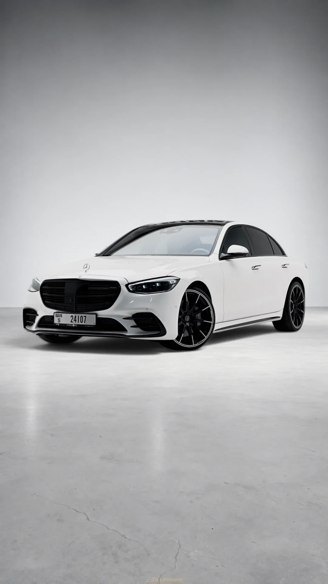Mercedes-Benz S500 Diamond White в аренду в Дубае